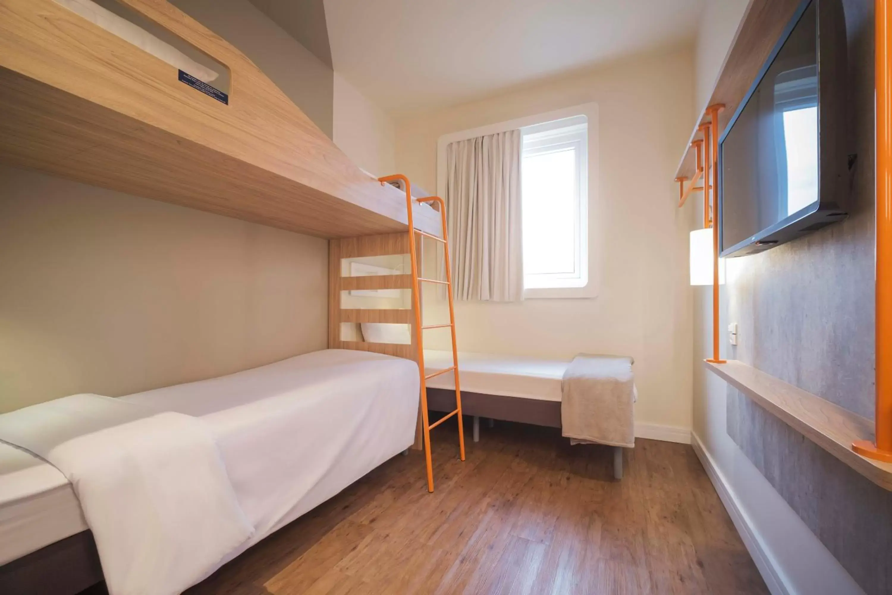 Bed, Bunk Bed in Ibis Budget Farroupilha