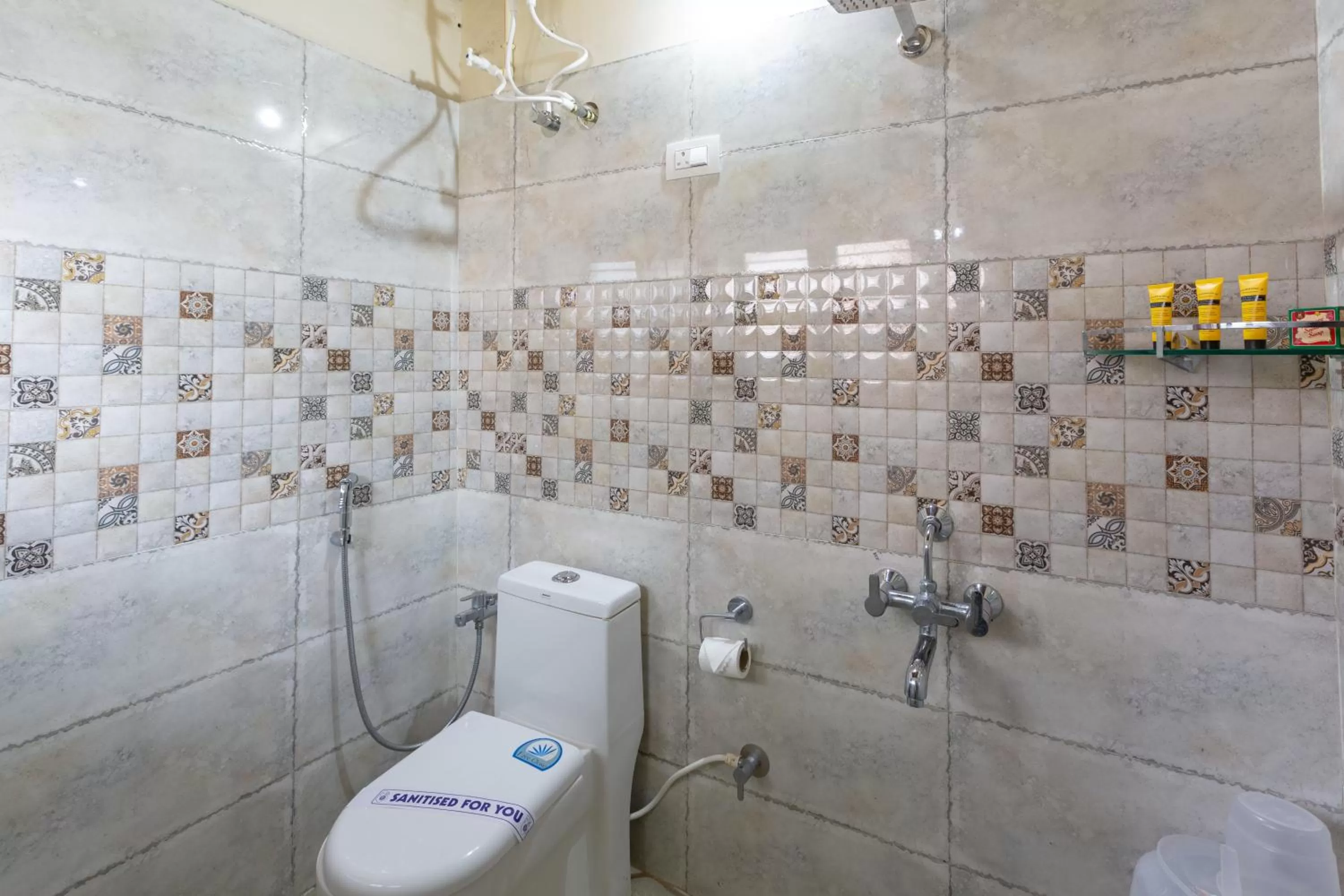 Shower in KSTDC Hotel Mayura Velapuri Belur