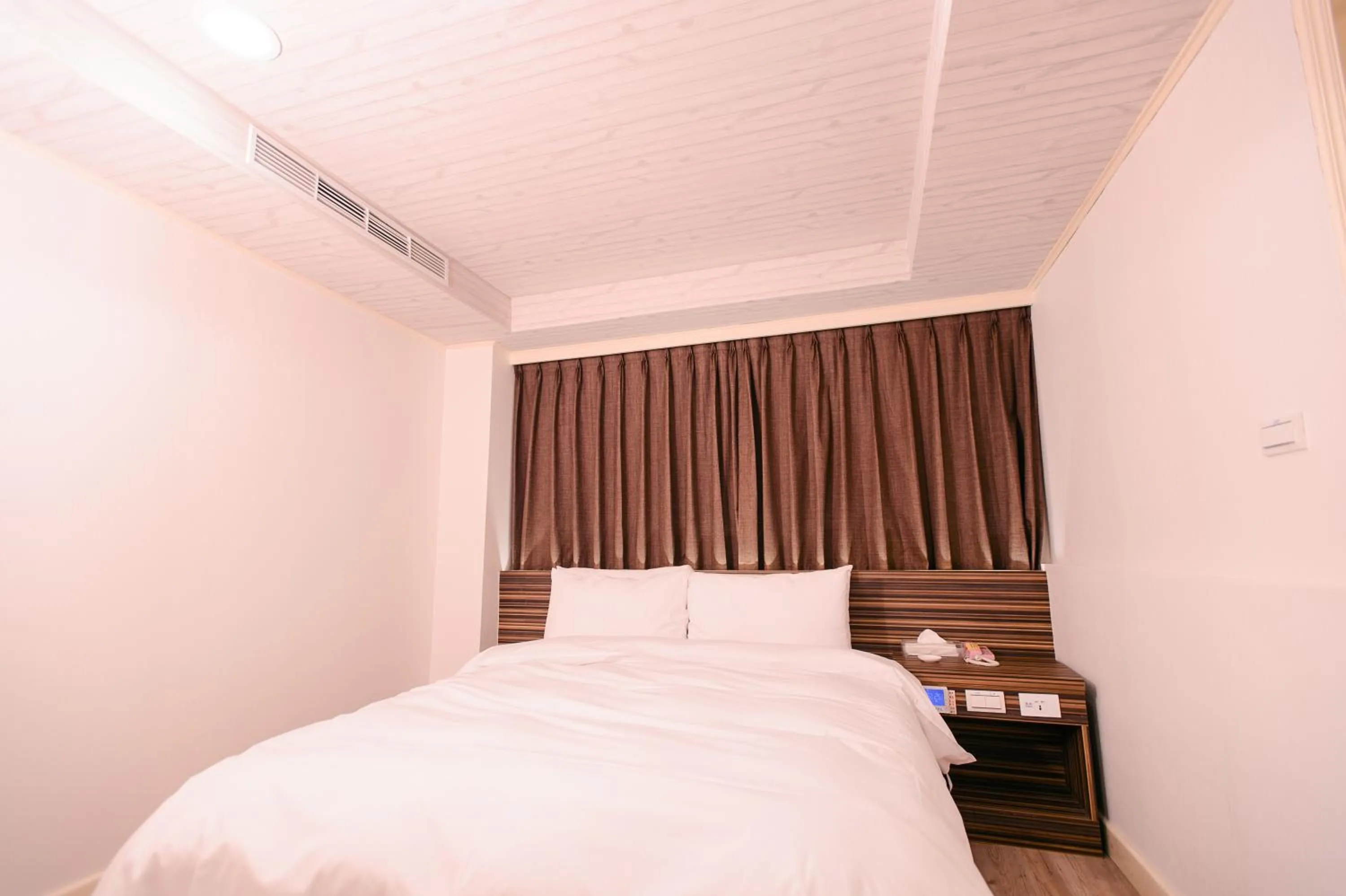 Bedroom, Bed in Duke Business Hotel