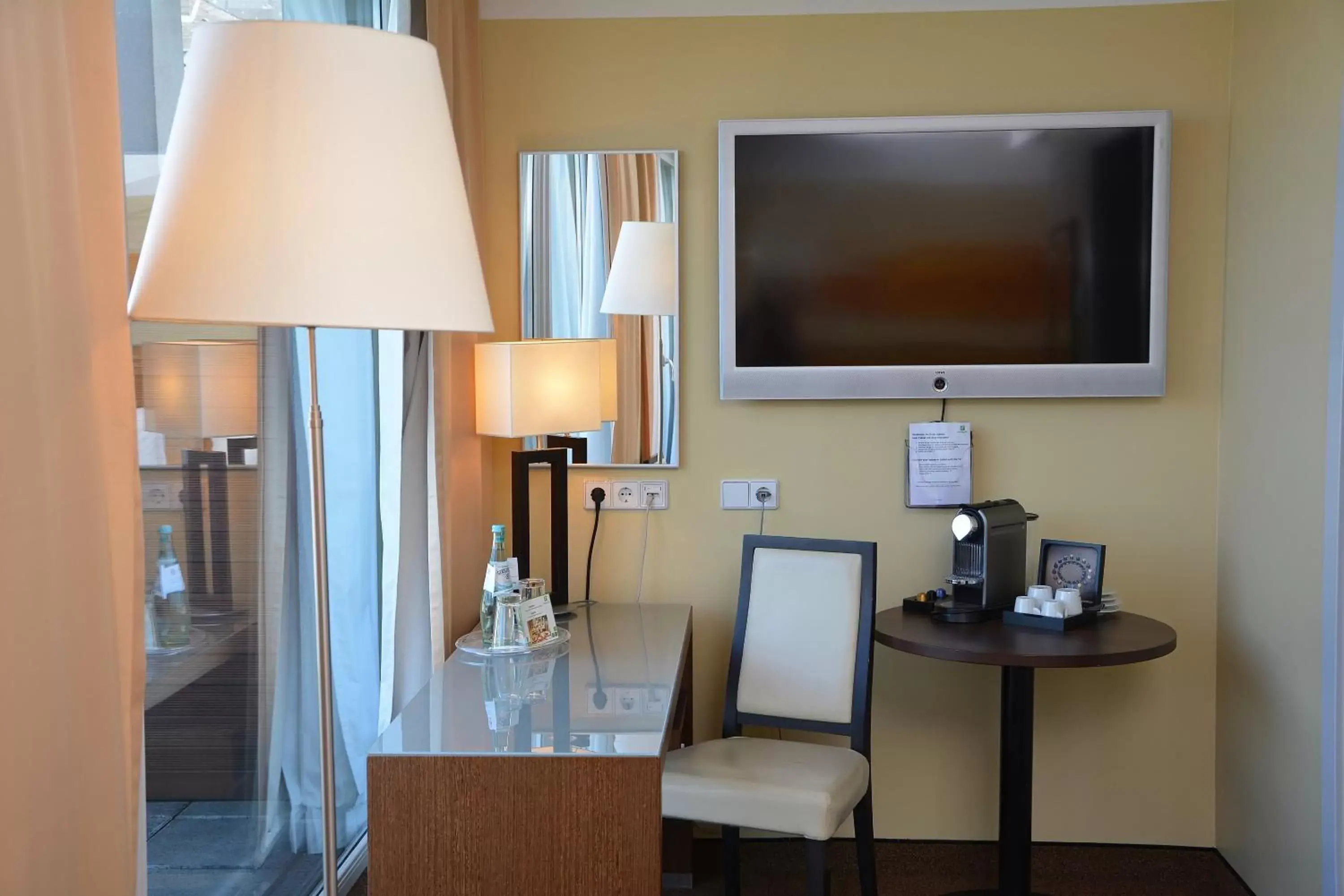 Photo of the whole room, TV/Entertainment Center in Holiday Inn - Salzburg City, an IHG Hotel