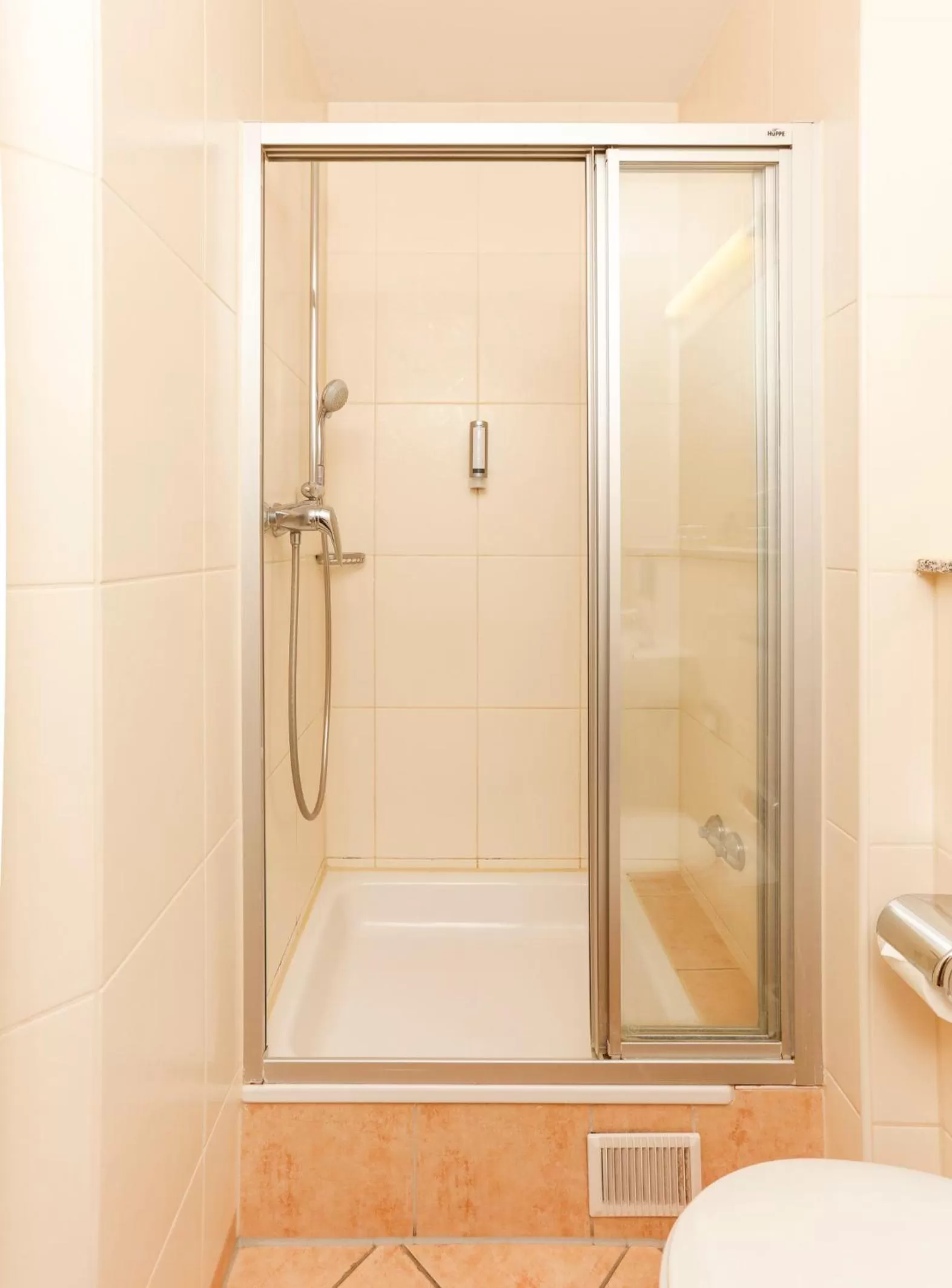 Shower in Hotel am Rhein