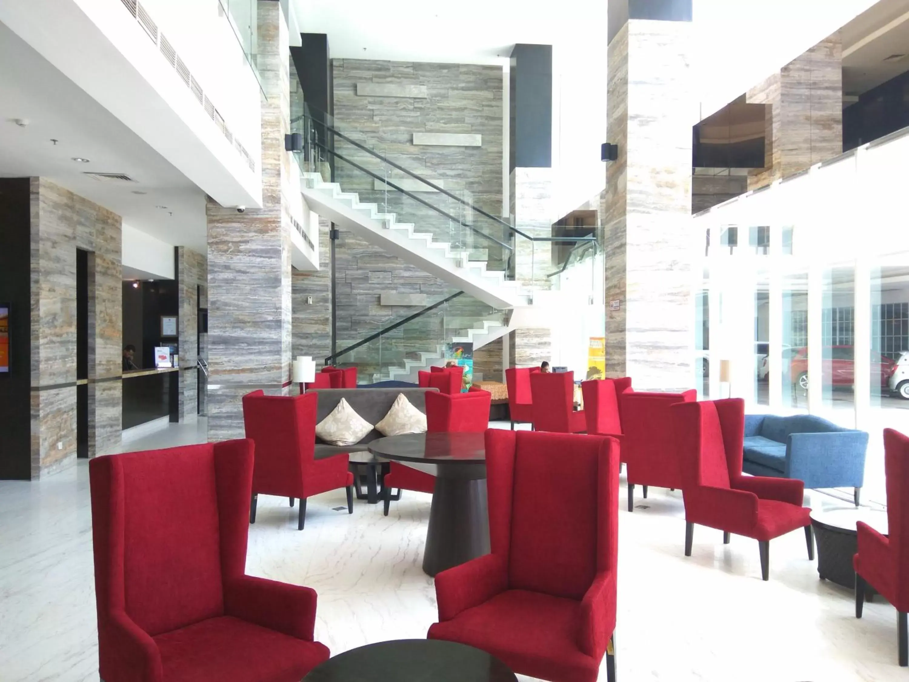 Lobby or reception in Swiss-Belhotel Balikpapan