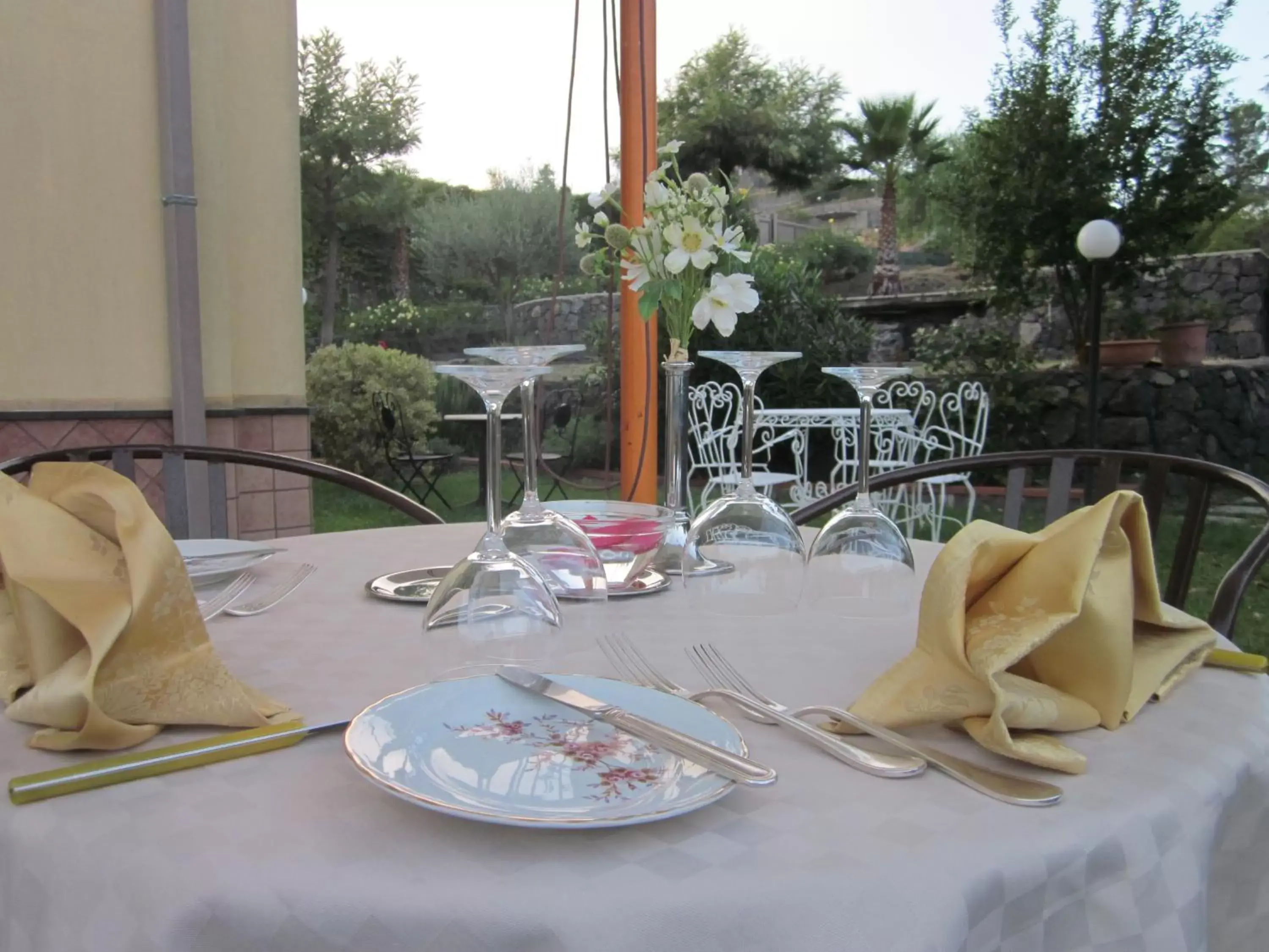 Garden, Restaurant/Places to Eat in B&B BOUTIQUE DI CHARME "ETNA-RELAX-NATURA"