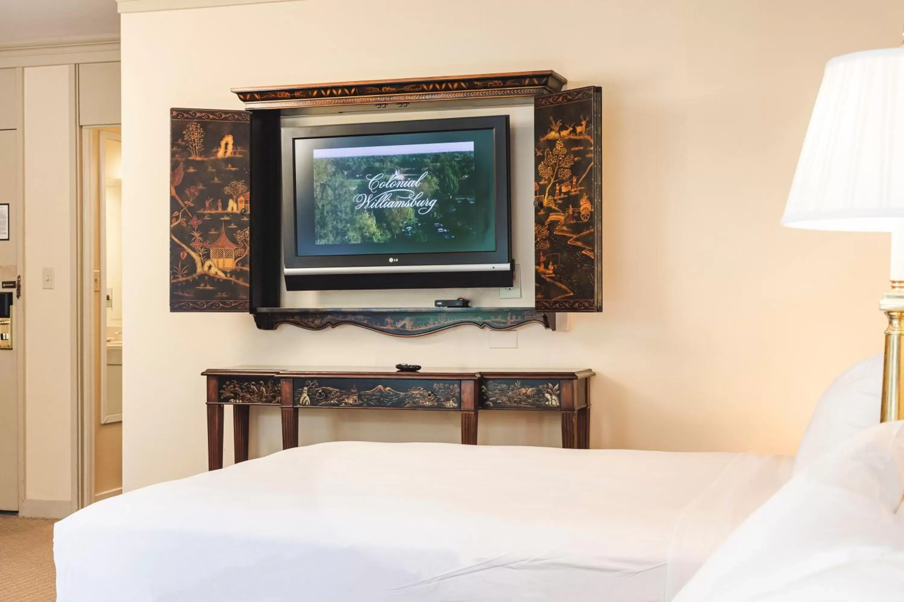 TV and multimedia, Bed in Griffin Hotel