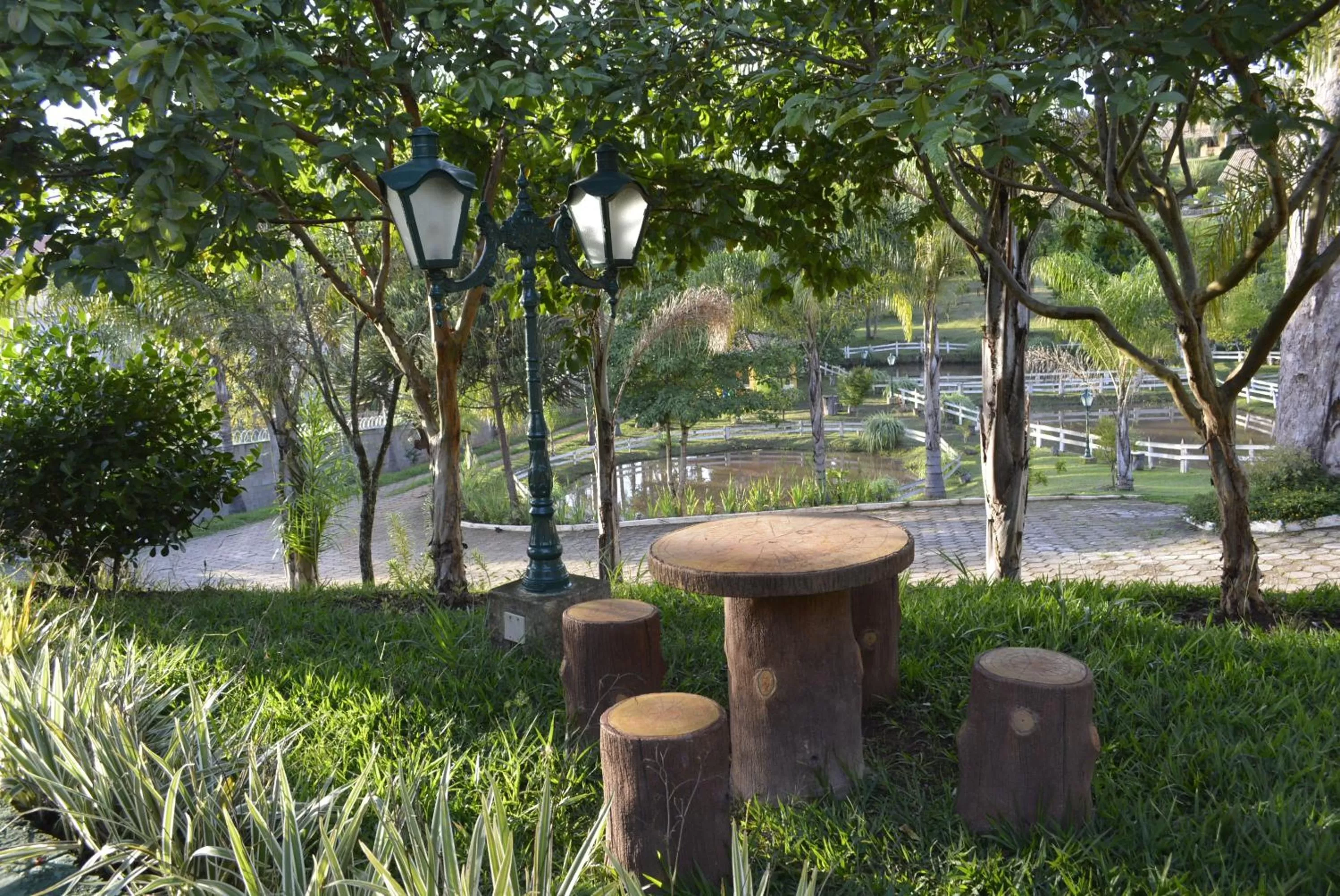 Restaurant/places to eat in Vila Chico