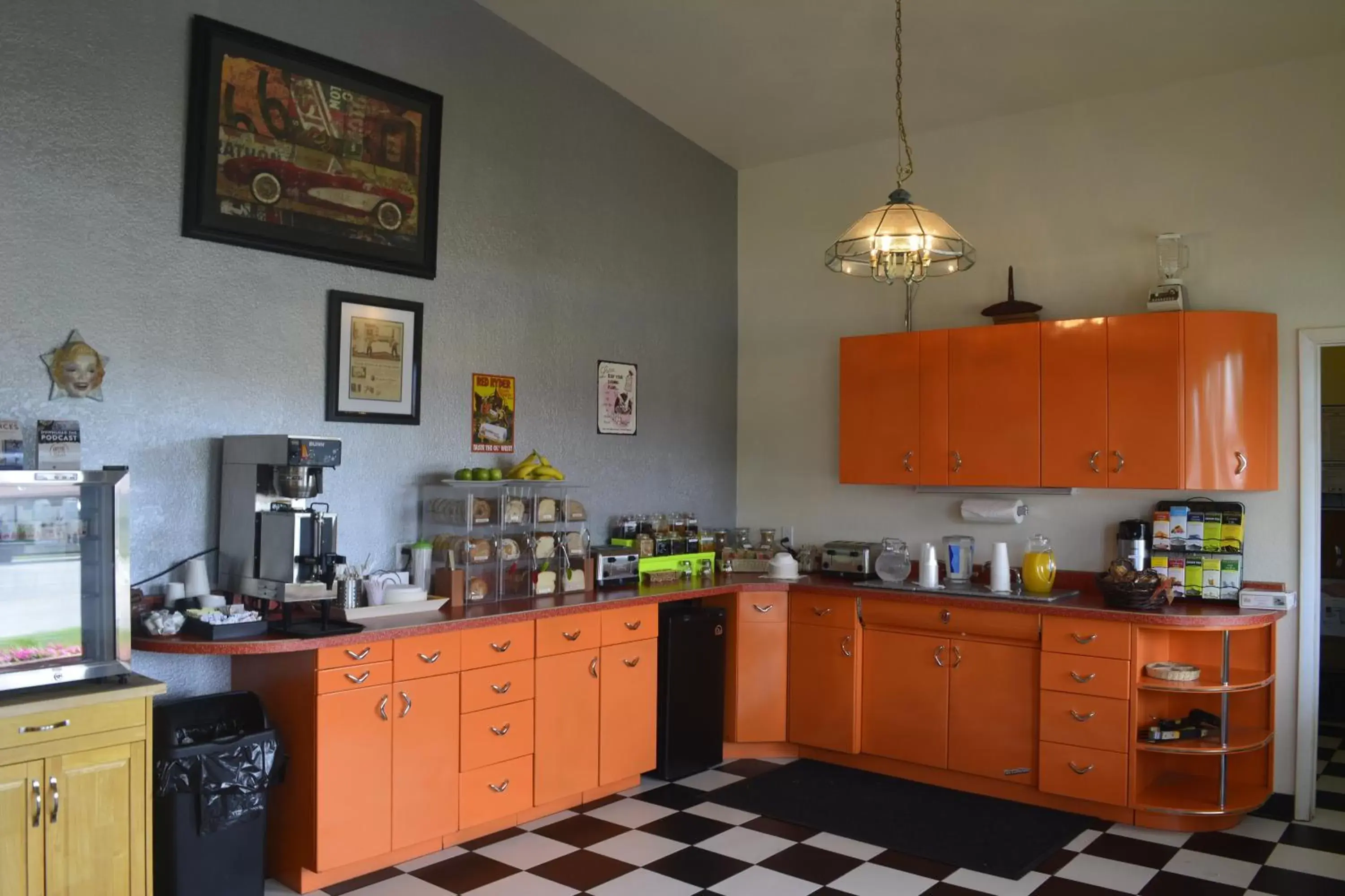 Breakfast, Kitchen/Kitchenette in Retro Inn at Mesa Verde