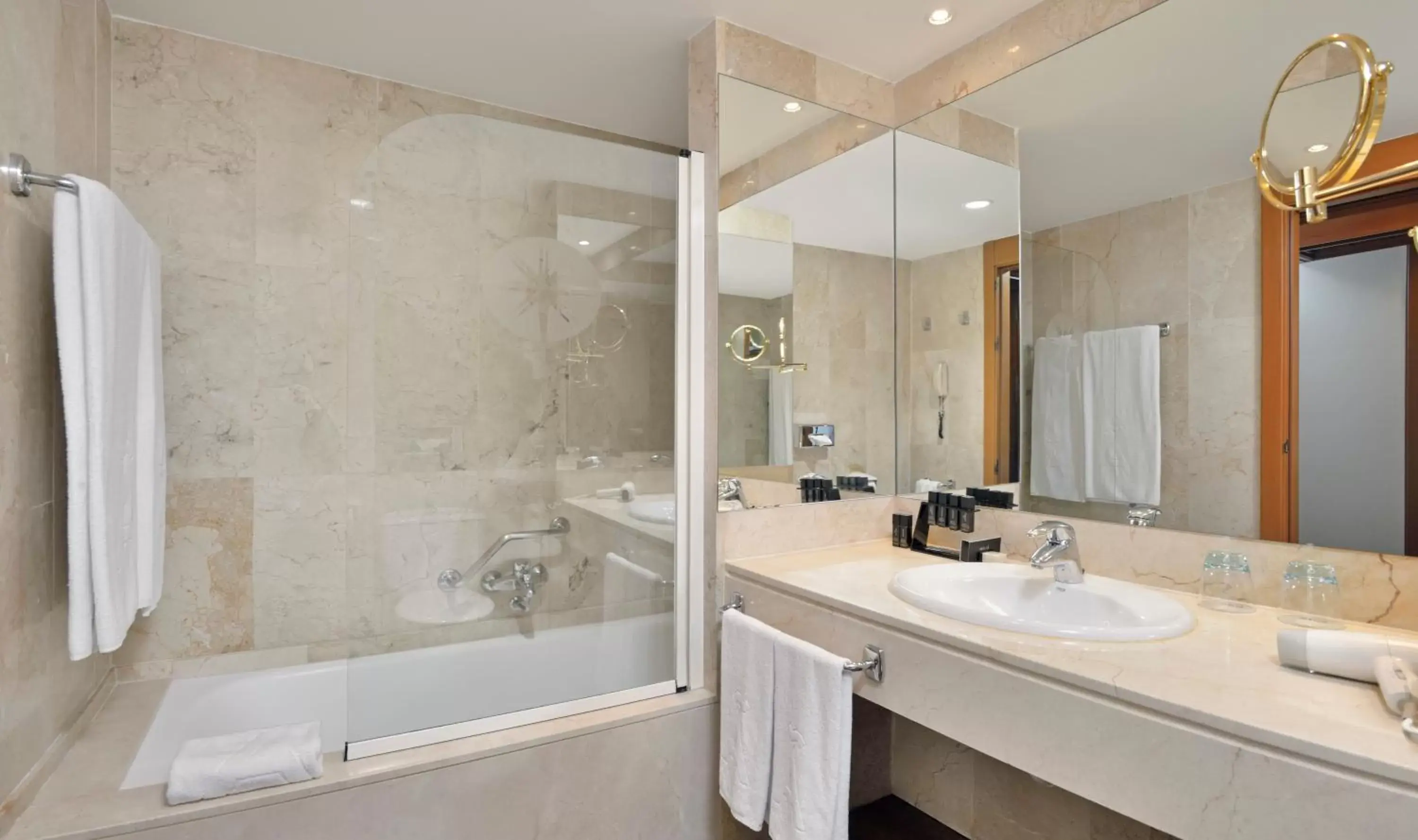 Shower, Bathroom in Best Western Premier CMC Girona