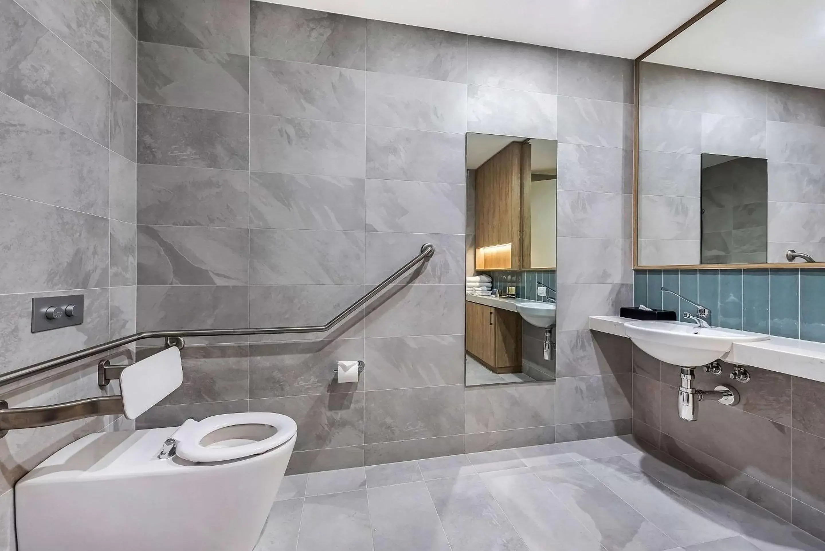 Bedroom, Bathroom in Ingot Hotel Perth, Ascend Hotel Collection