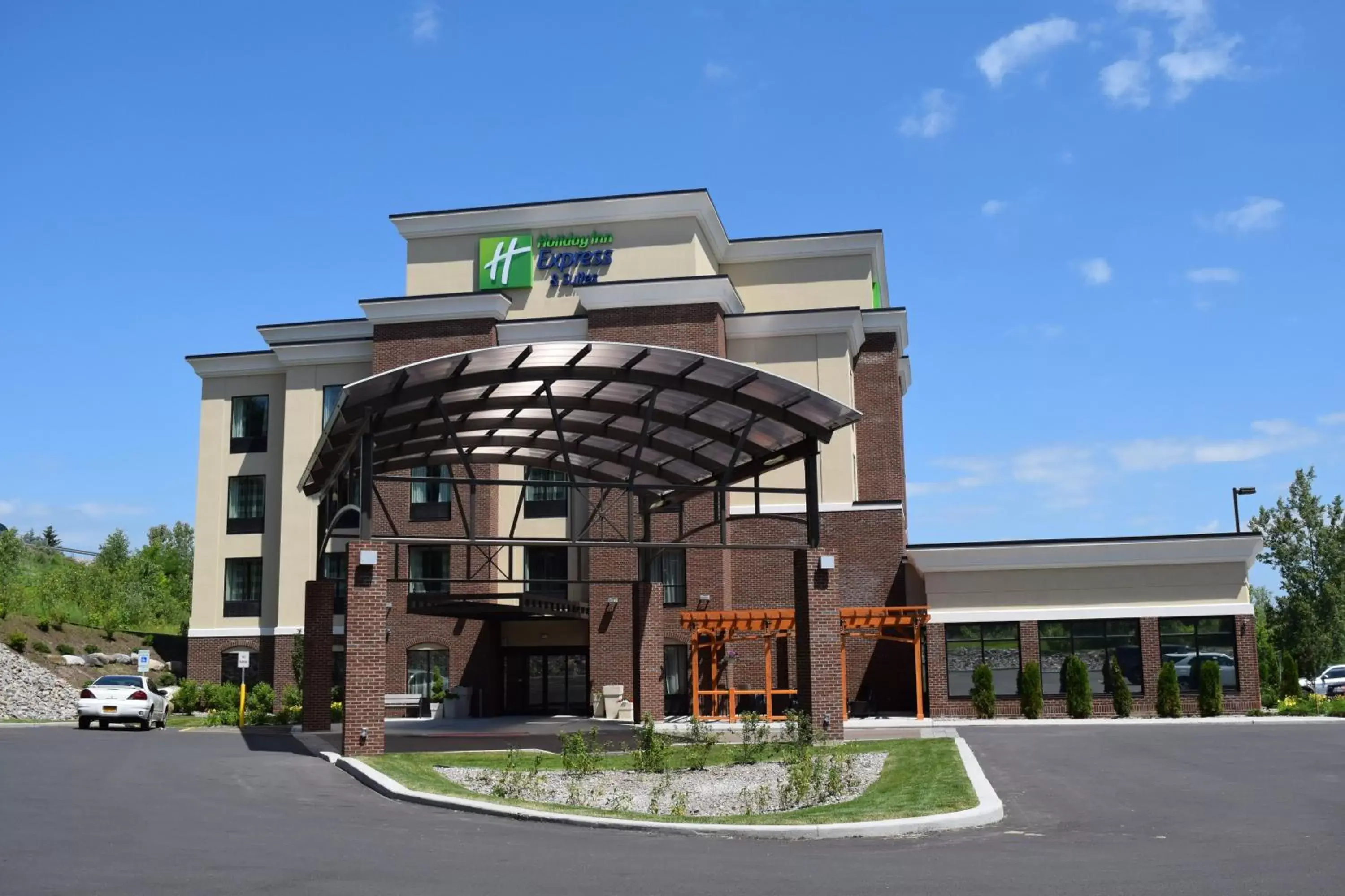 Property Building in Holiday Inn Express & Suites Geneva Finger Lakes, an IHG Hotel
