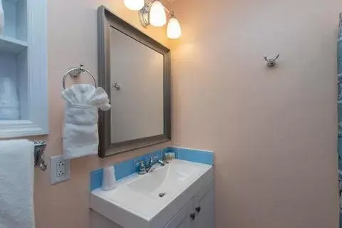 Bathroom in Sunset Cove Beach Resort