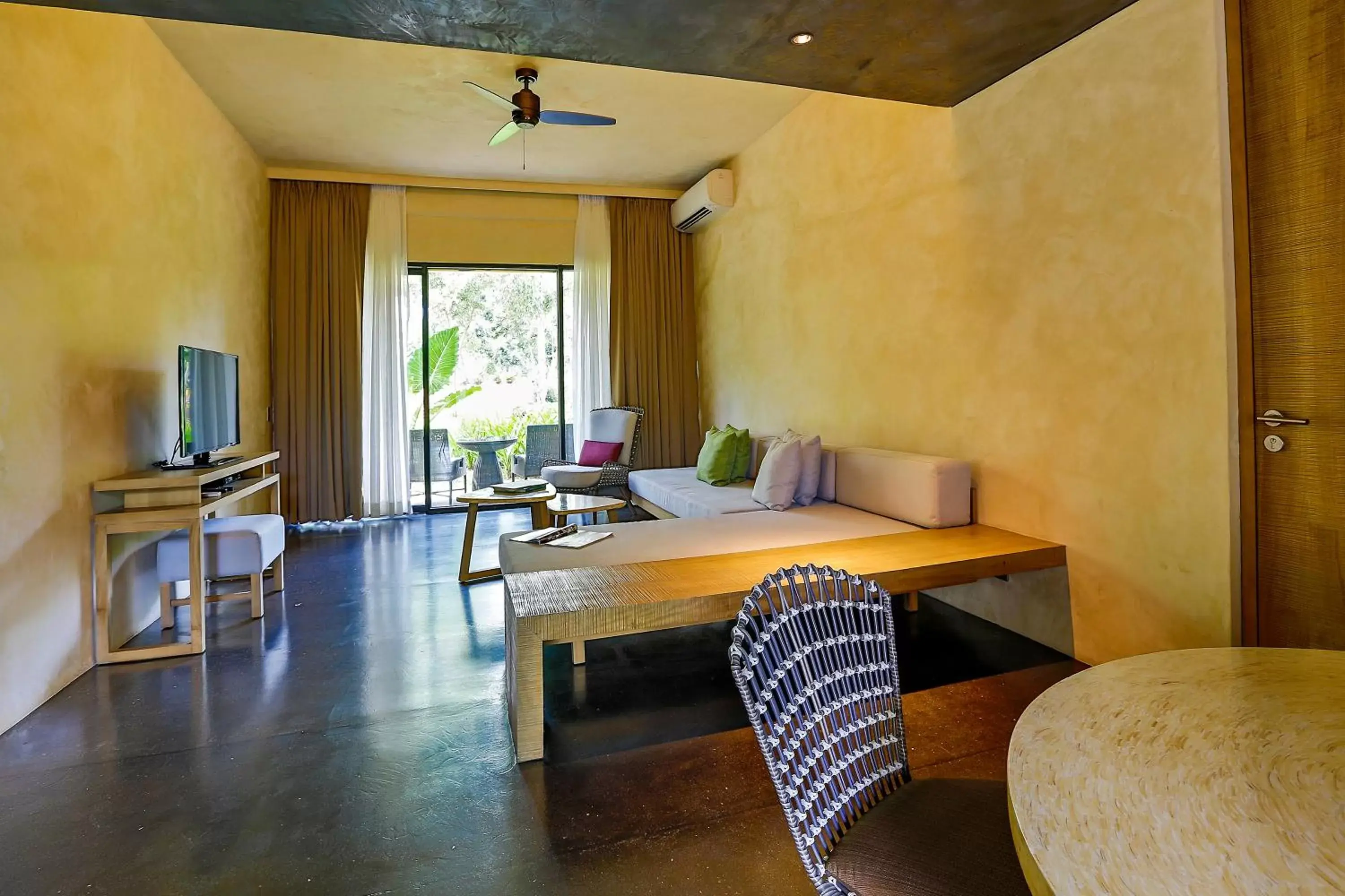 Living room, Seating Area in Amorita Resort
