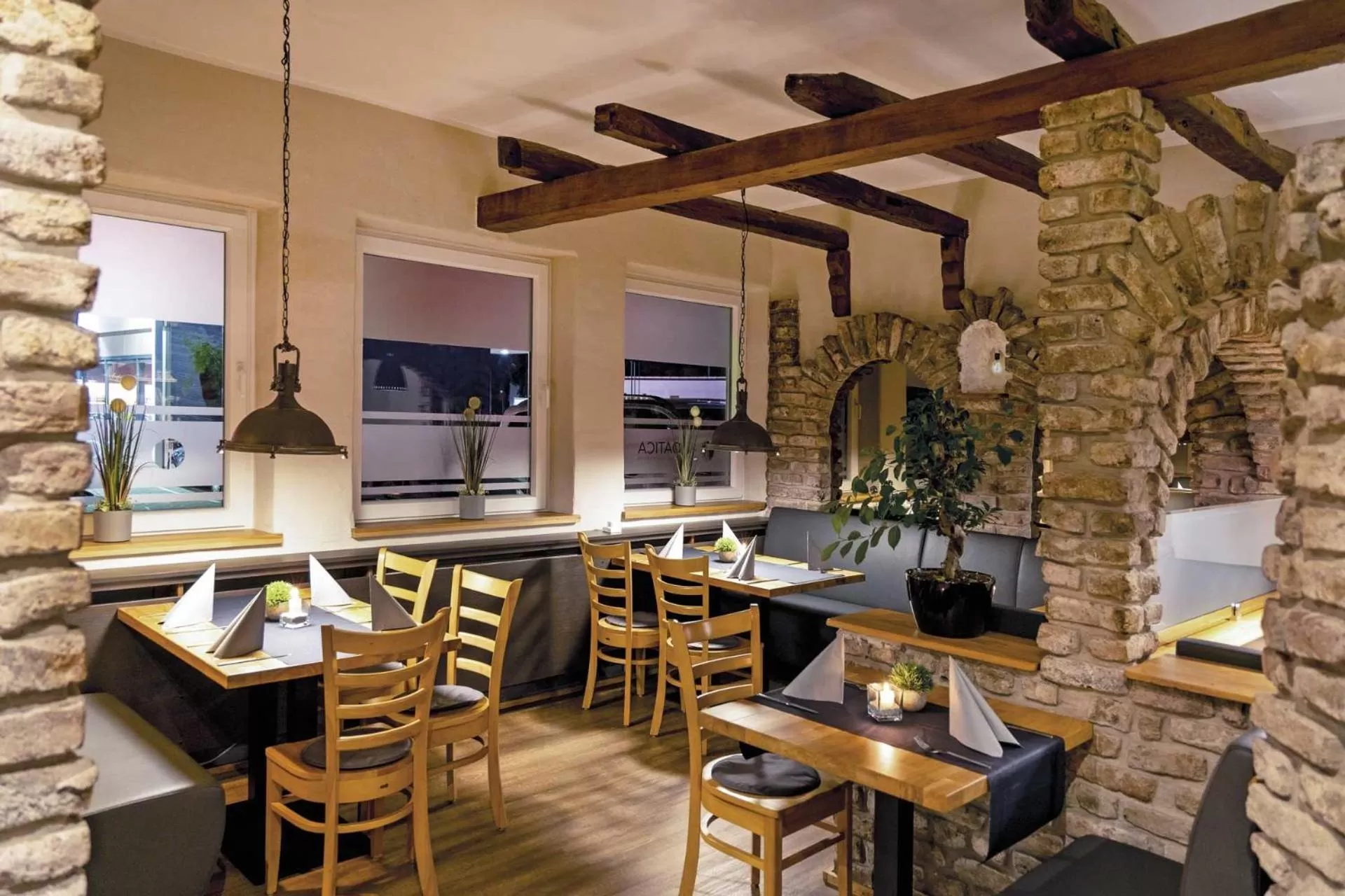 Restaurant/places to eat in Hotel sleep & go