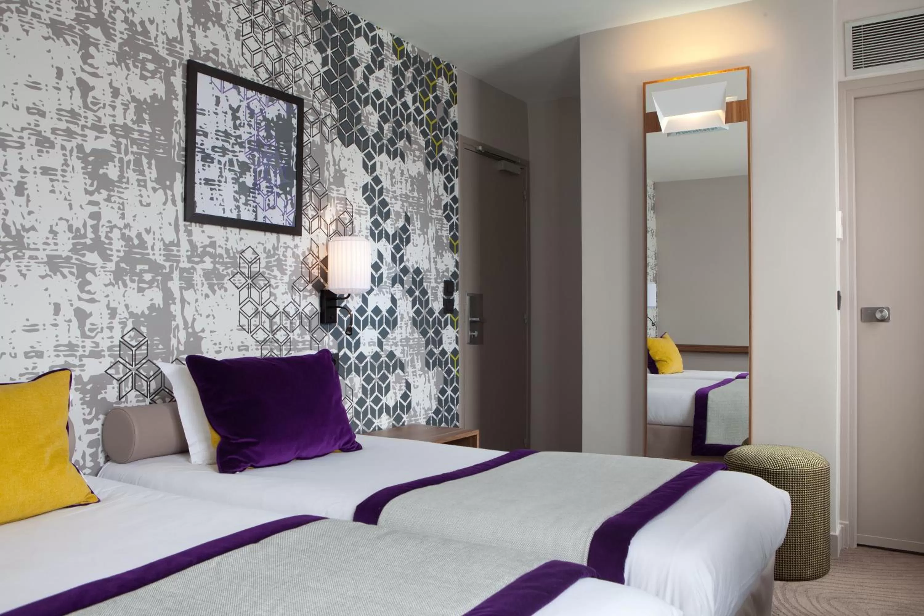 Bed in Hotel des Nations Saint Germain