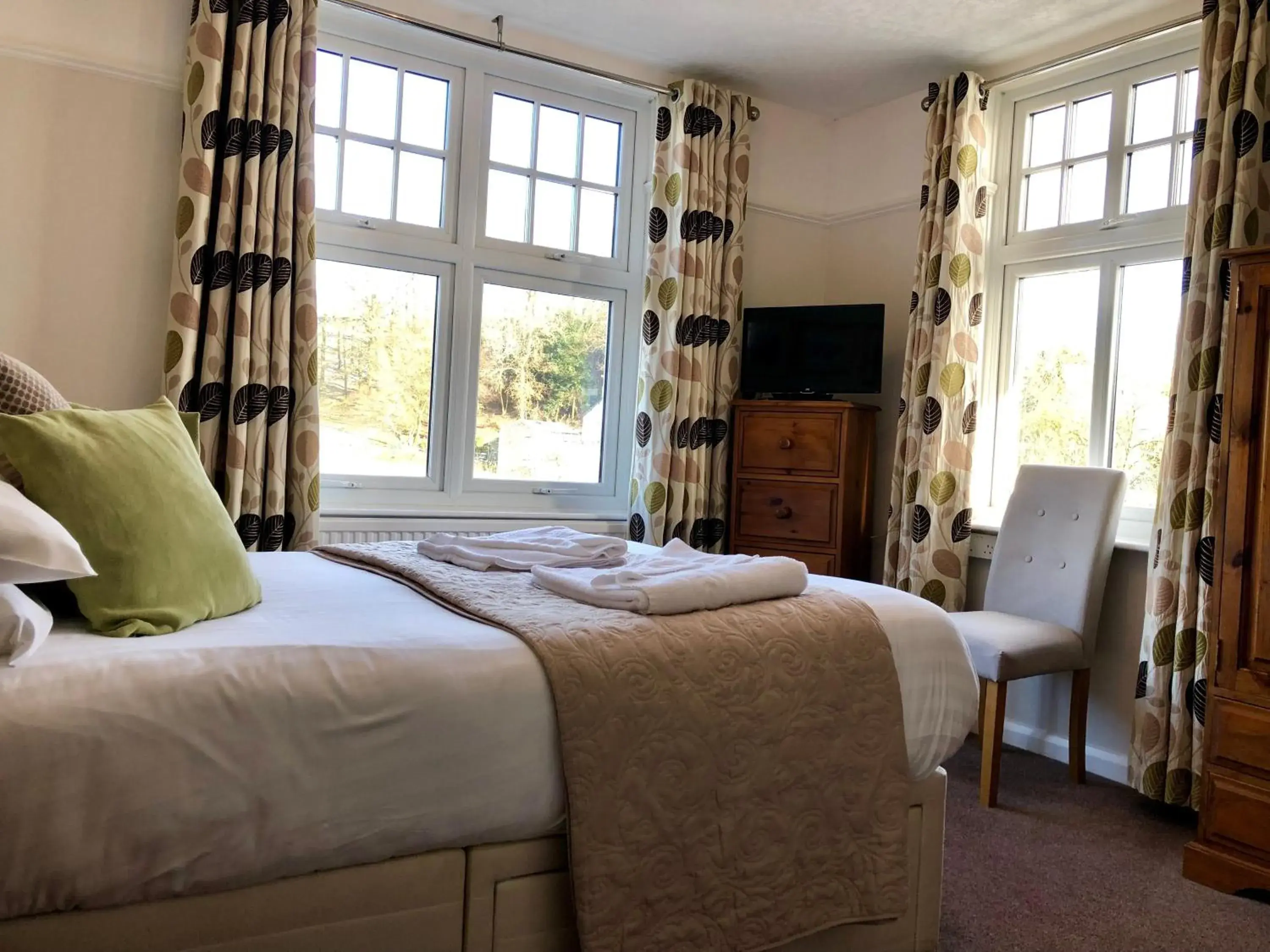 Photo of the whole room, Bed in Meadowcroft Guest House