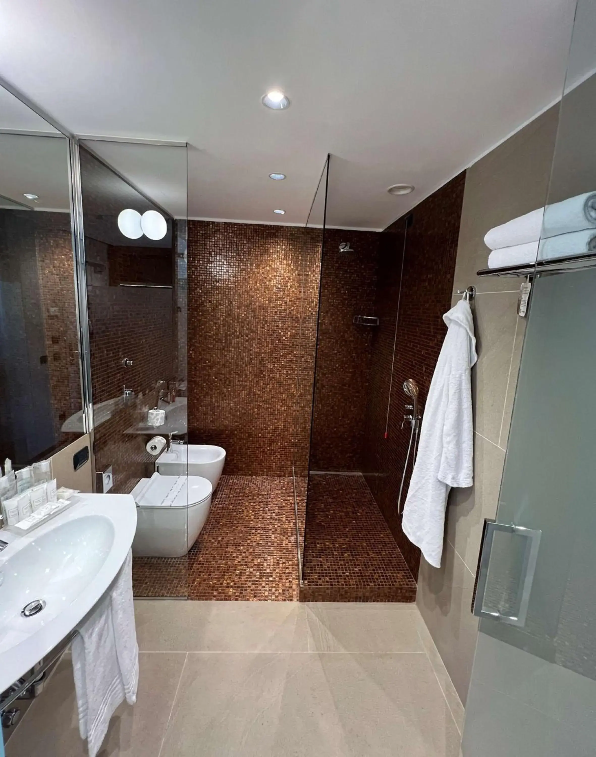 Photo of the whole room, Bathroom in Best Western Hotel City