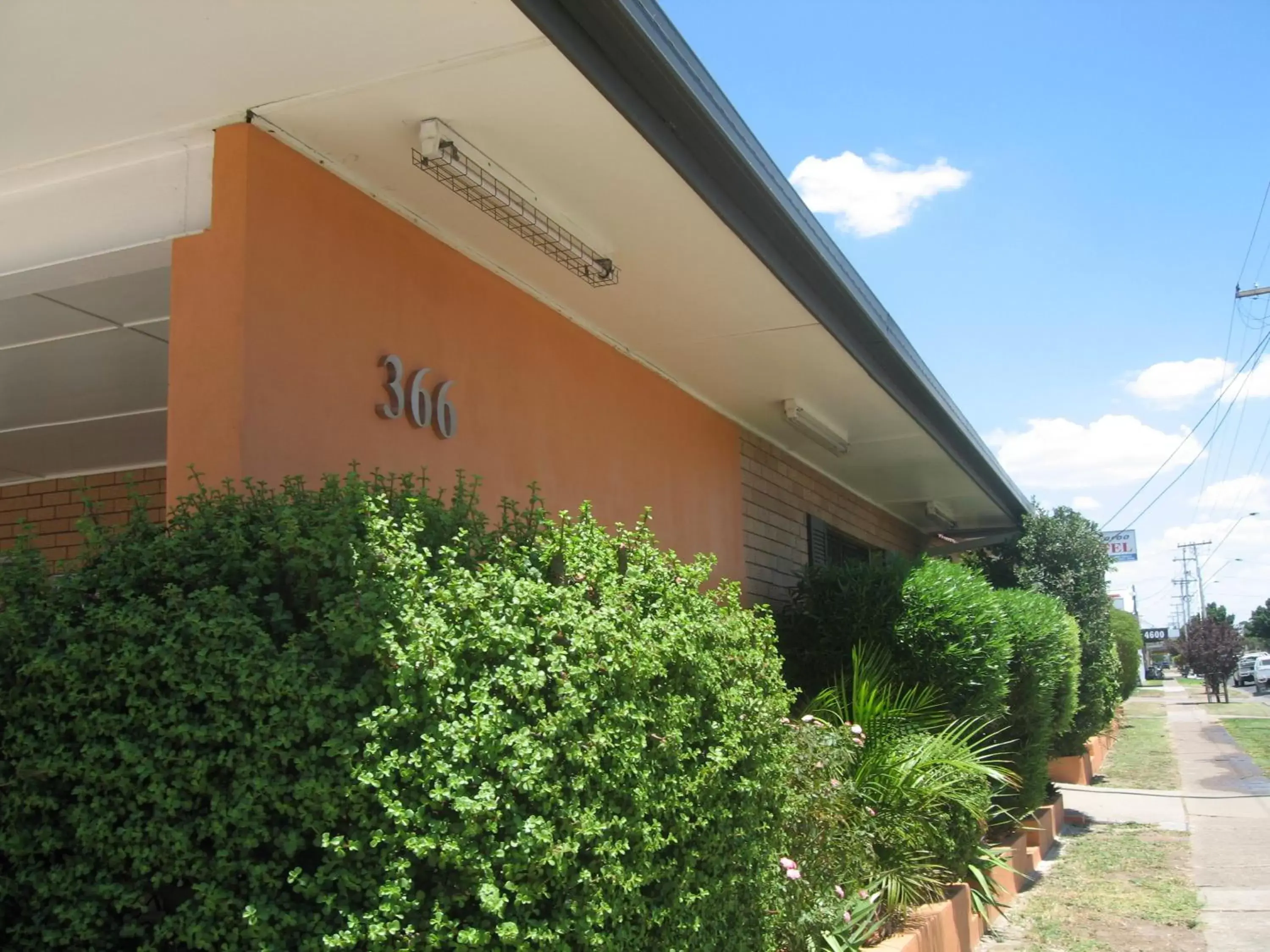 Facade/entrance, Property Building in Golden Harvest Motor Inn Moree