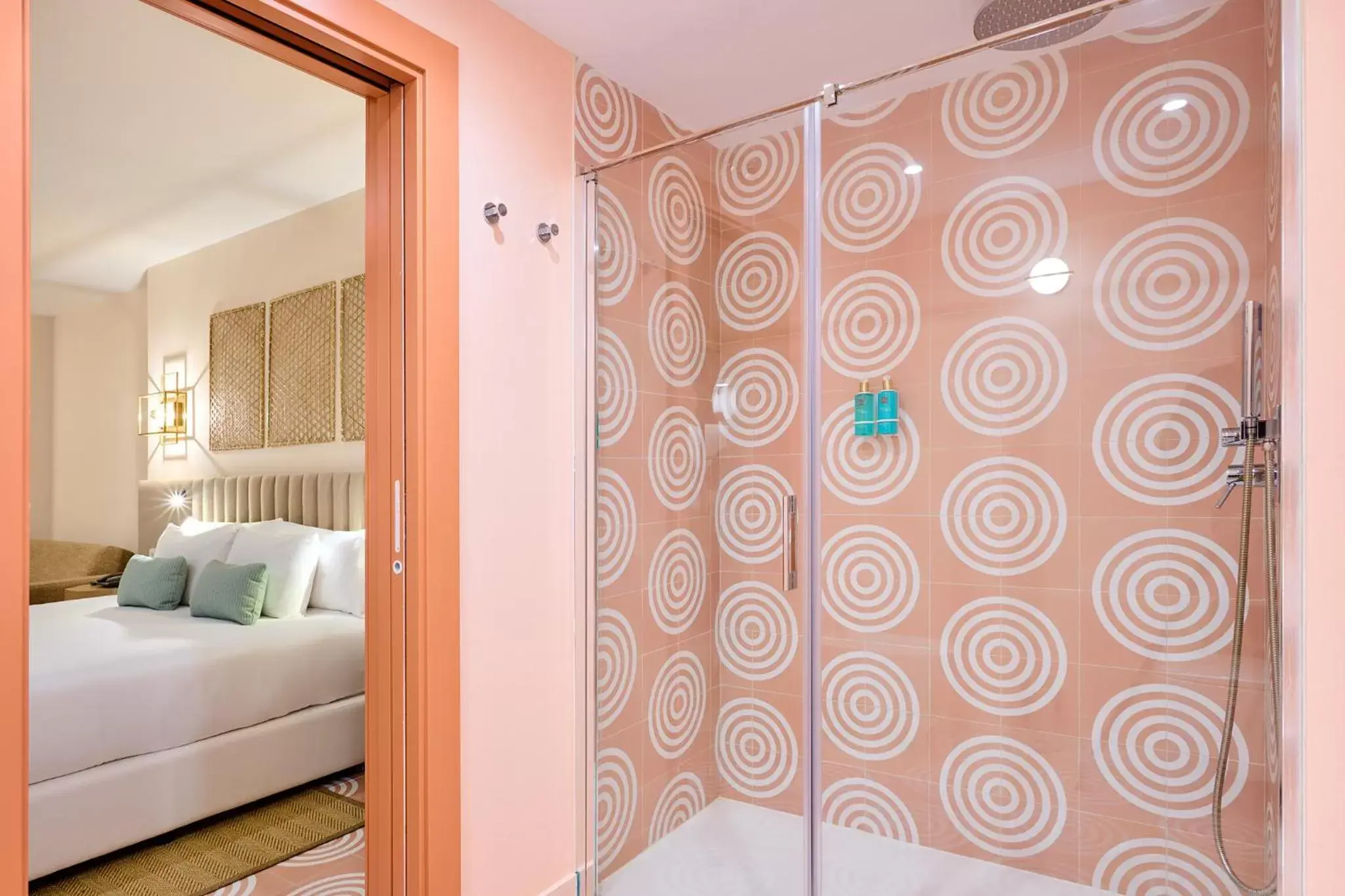 Bathroom, Bed in Boutique Hotel Luna Granada Centro