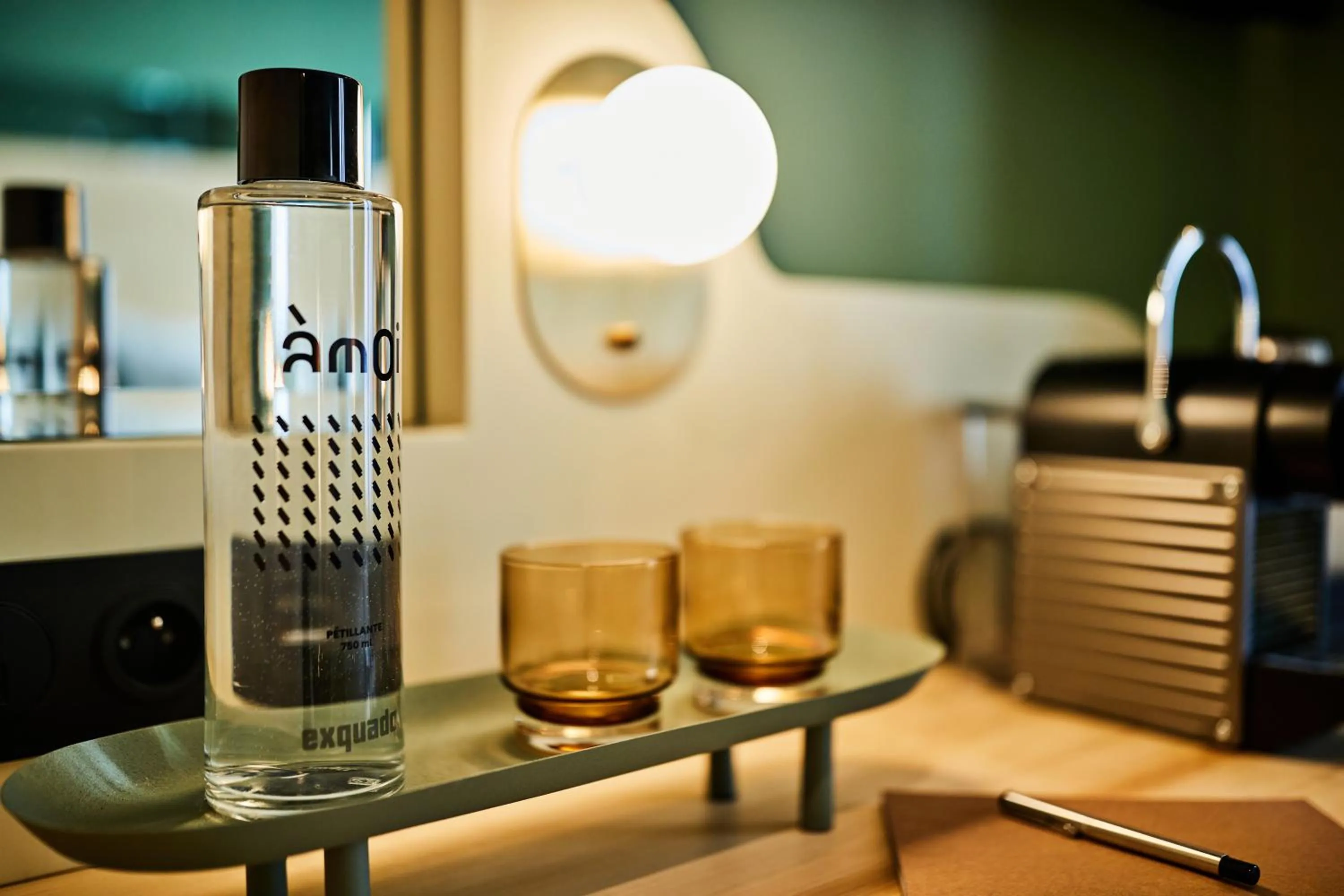 Night in Hôtel Amoi Paris