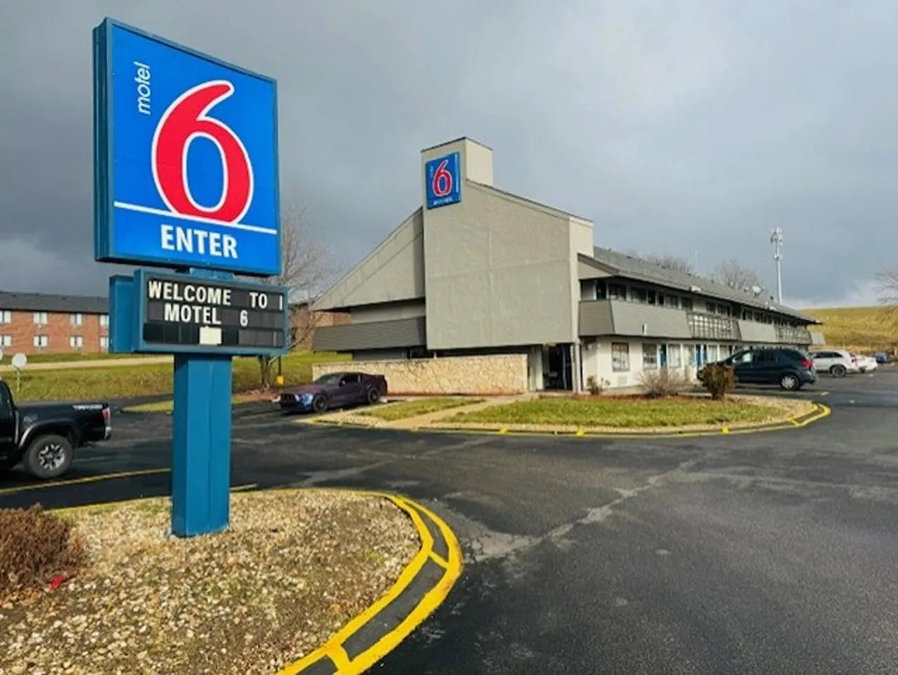 Property building in Motel 6-Cedar Rapids, IA