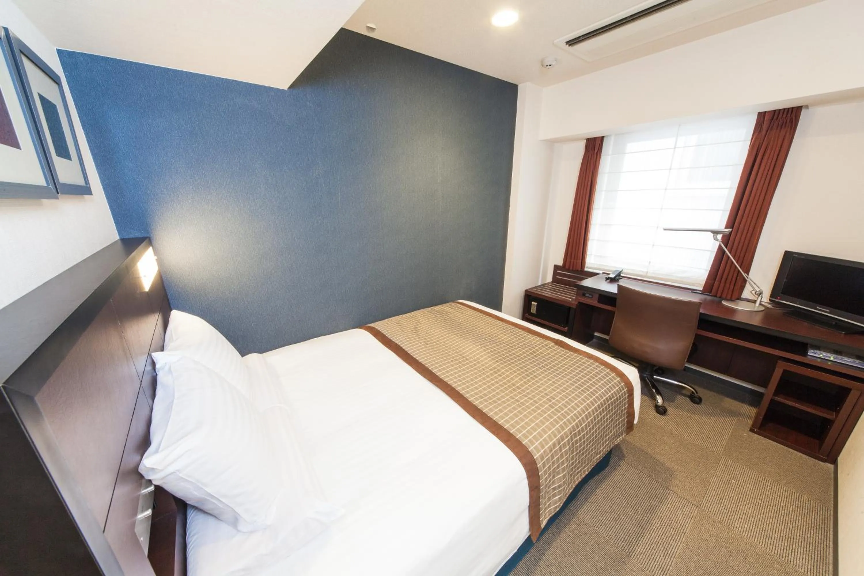Spring, Bed in HOTEL MYSTAYS Sakaisuji Honmachi