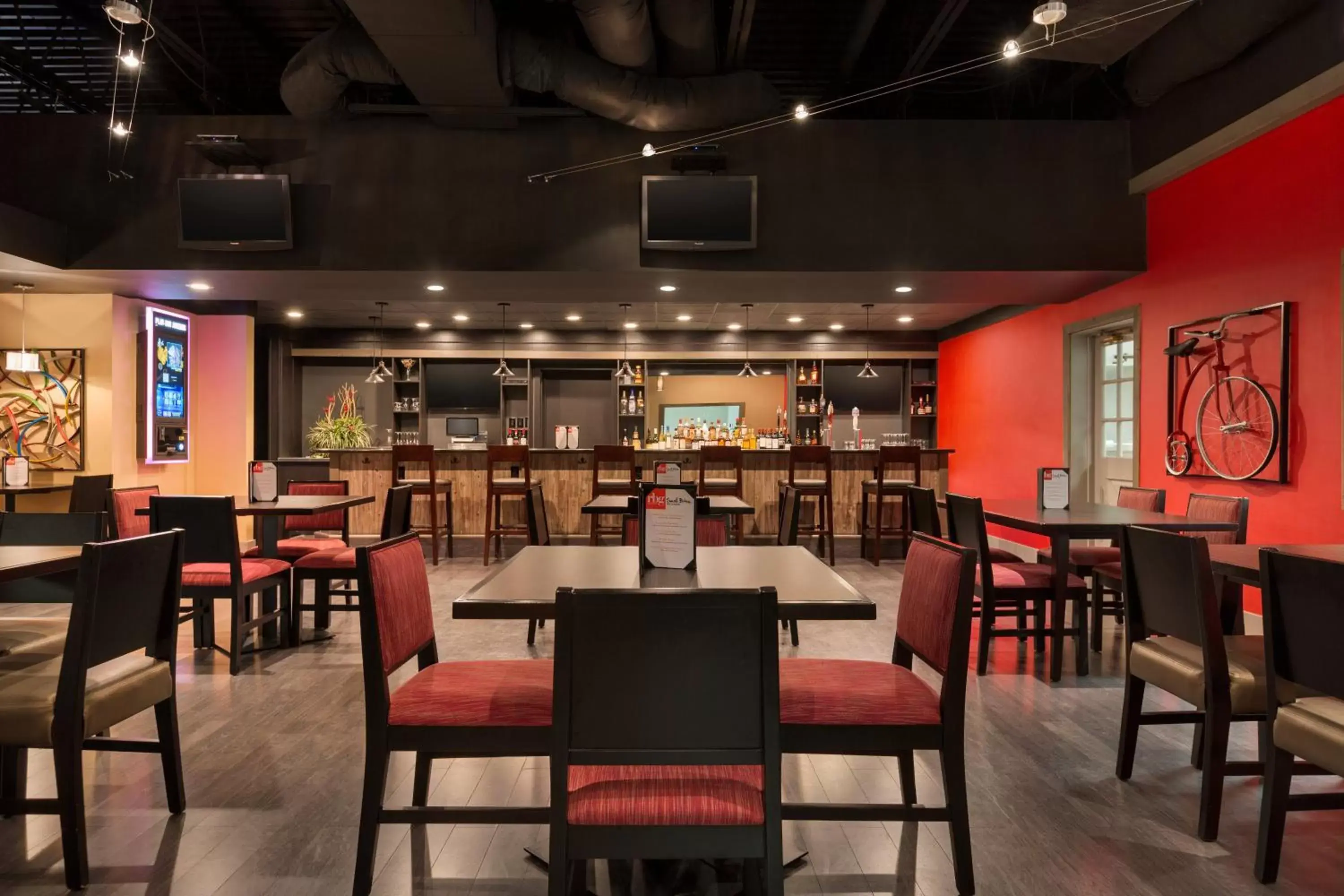 Lounge or bar, Restaurant/Places to Eat in Ramada by Wyndham Clarion