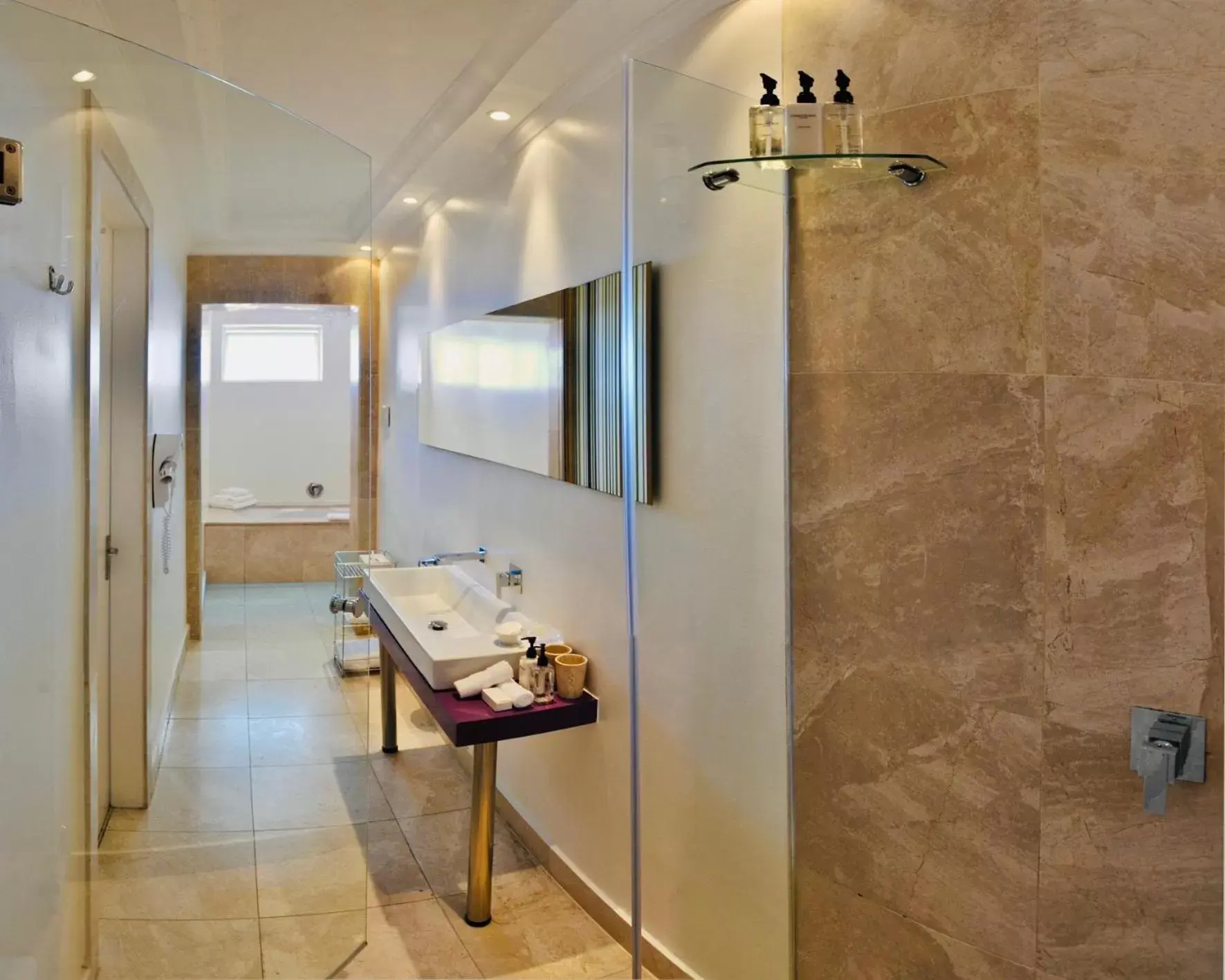 Property building, Bathroom in The Clarendon - Bantry Bay