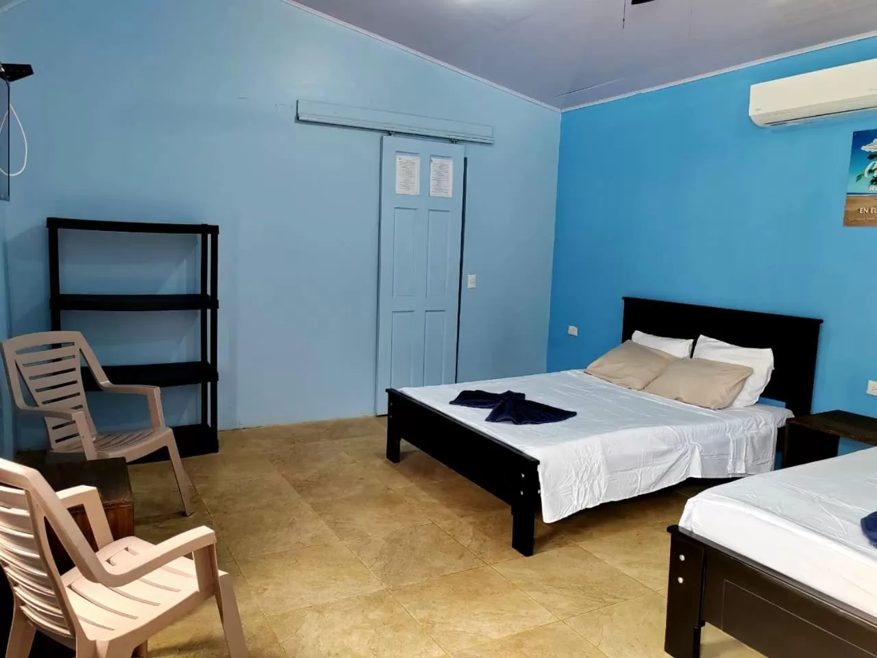 Property building, Bed in Hotel Catappa