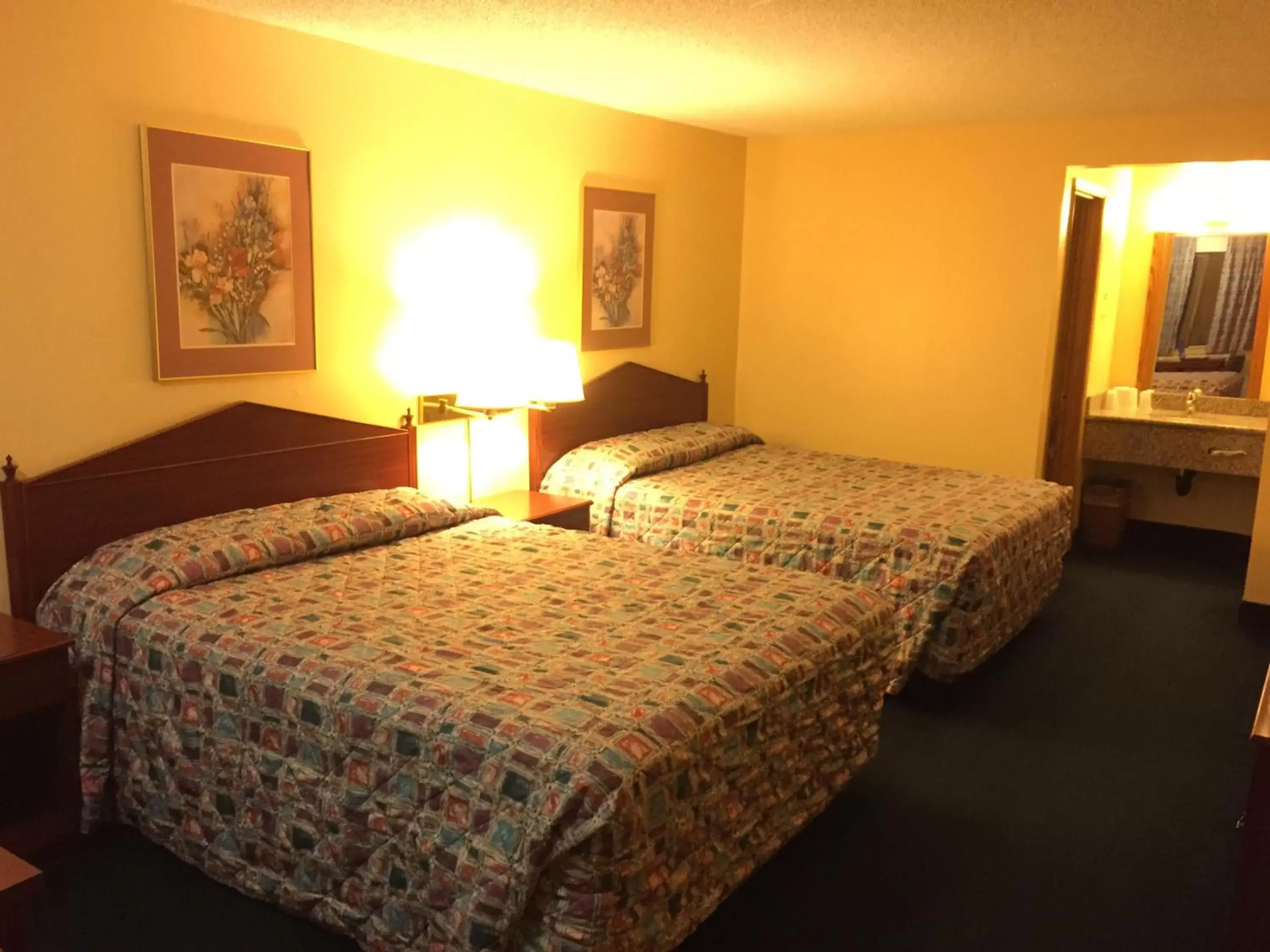 Property building, Bed in Stagecoach Inn Motel