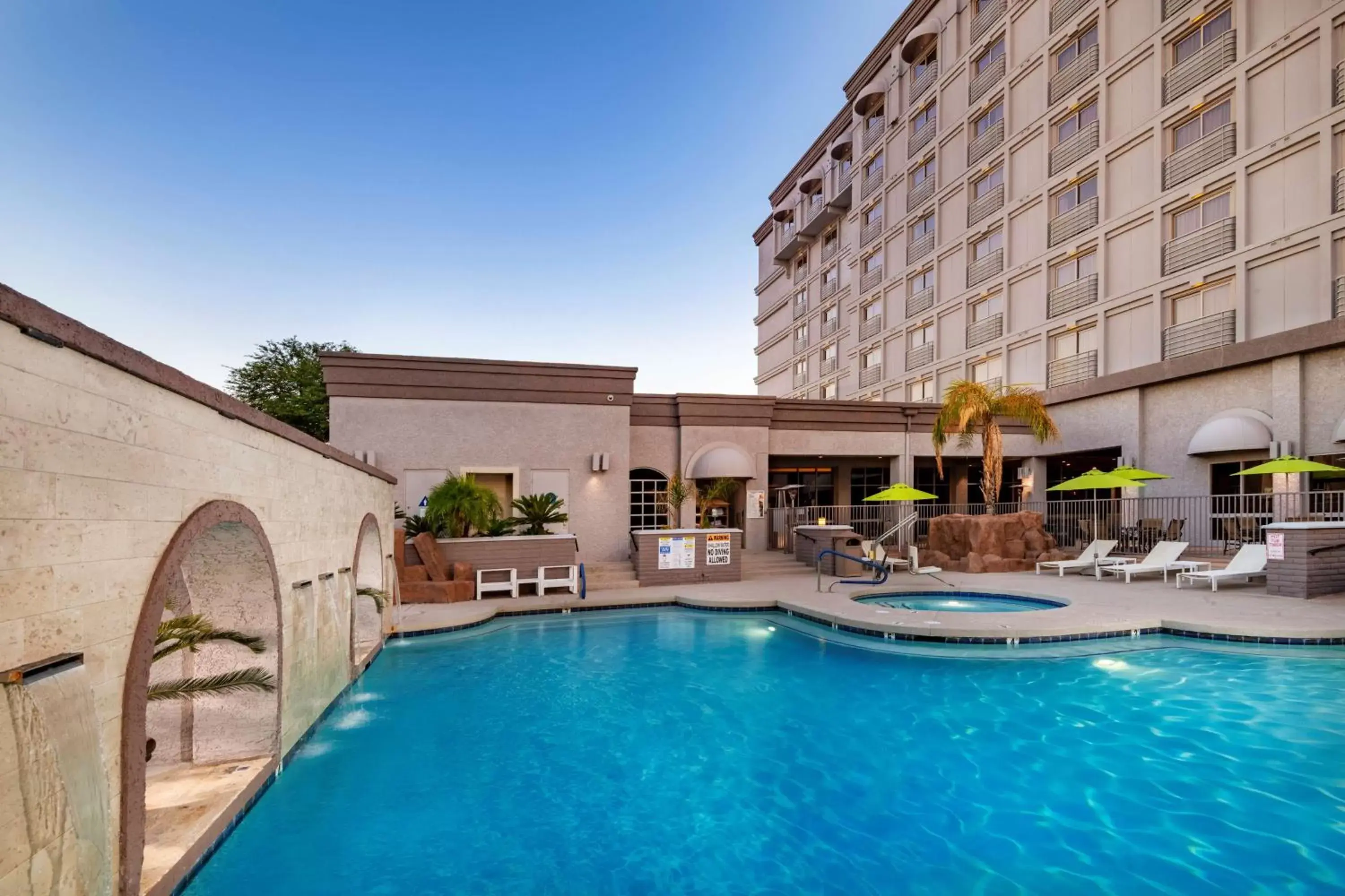 Pool view, Swimming Pool in Doubletree by Hilton Phoenix Mesa