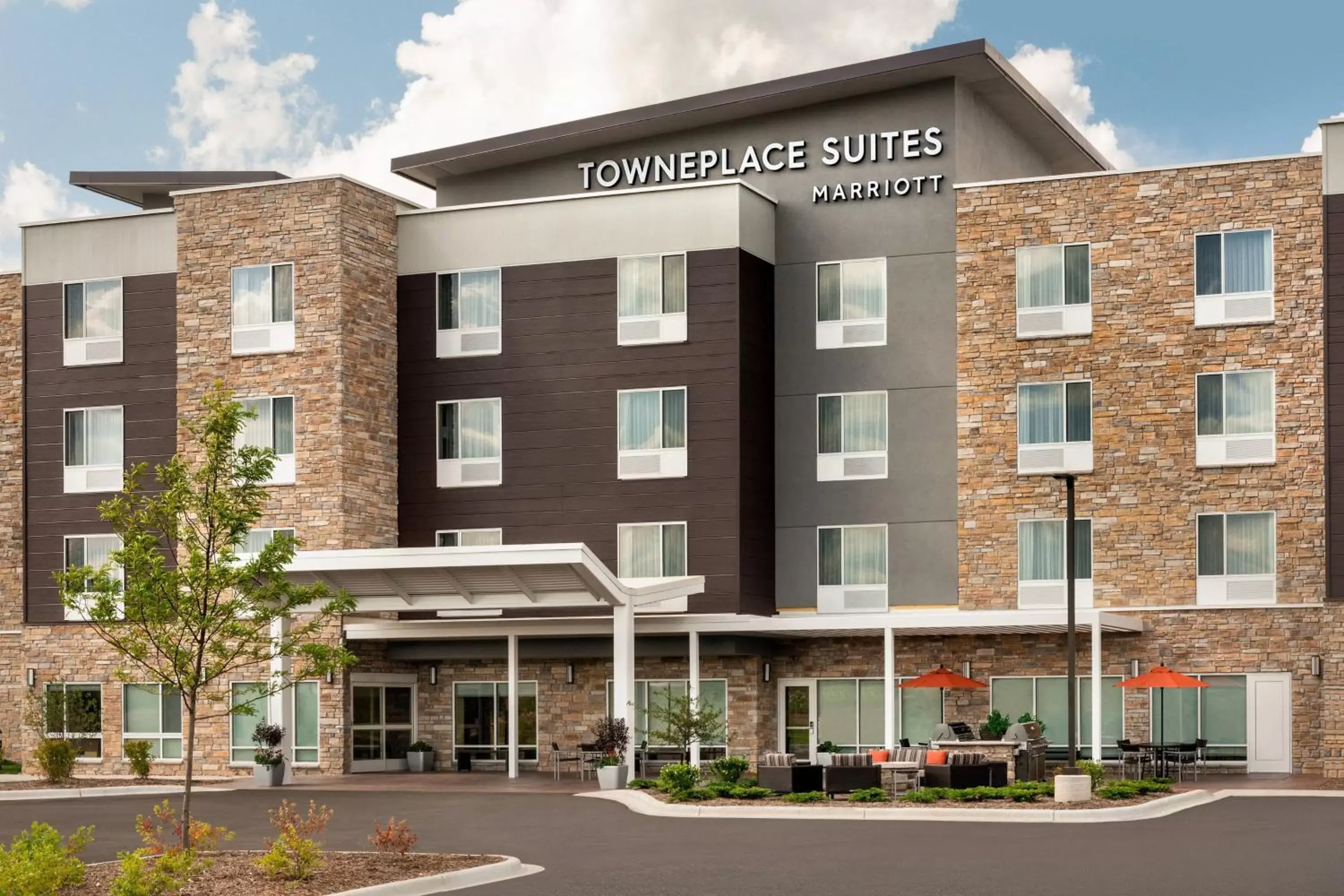 Property Building in TownePlace Suites by Marriott Milwaukee Grafton