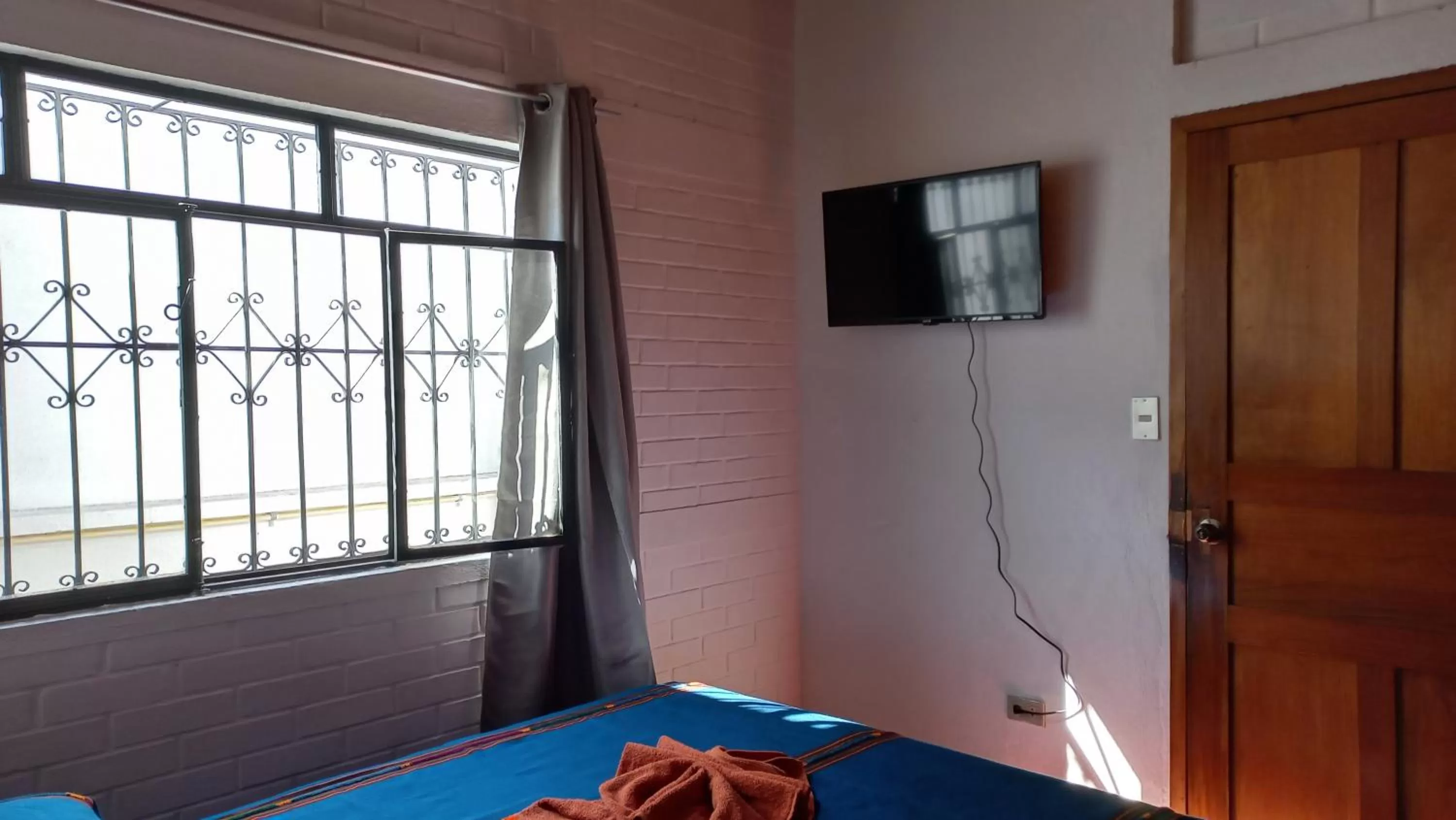 TV and multimedia, TV/Entertainment Center in Hospedaje el Viajero Antigua ll