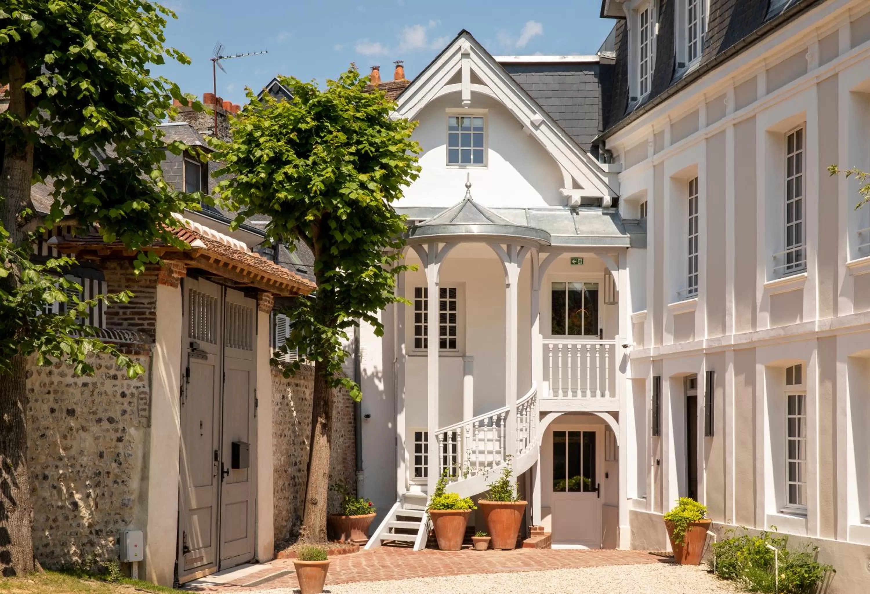 Property building in Hôtel Saint-Delis - La Maison du Peintre - Relais & Châteaux