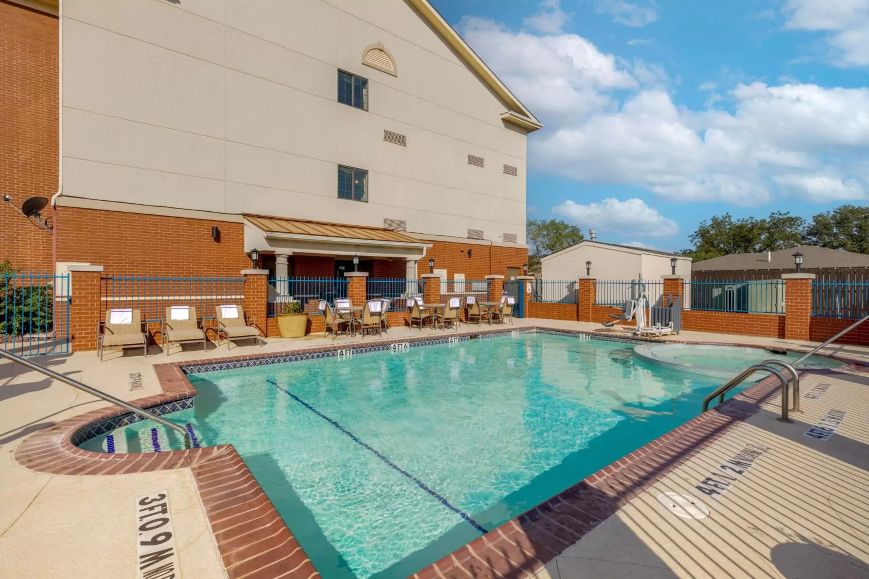 Pool view, Swimming Pool in Best Western Plus Sweetwater Inn & Suites