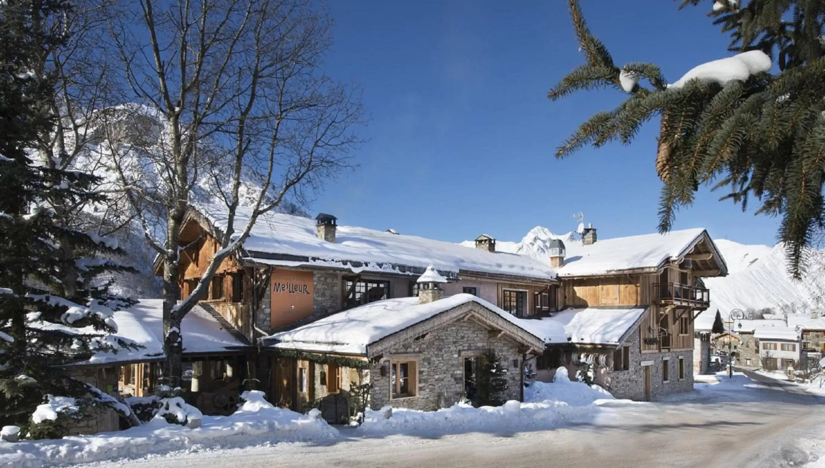 Facade/entrance, Winter in Hotel Restaurant La Bouitte - Relais & Châteaux - 3 étoiles Michelin