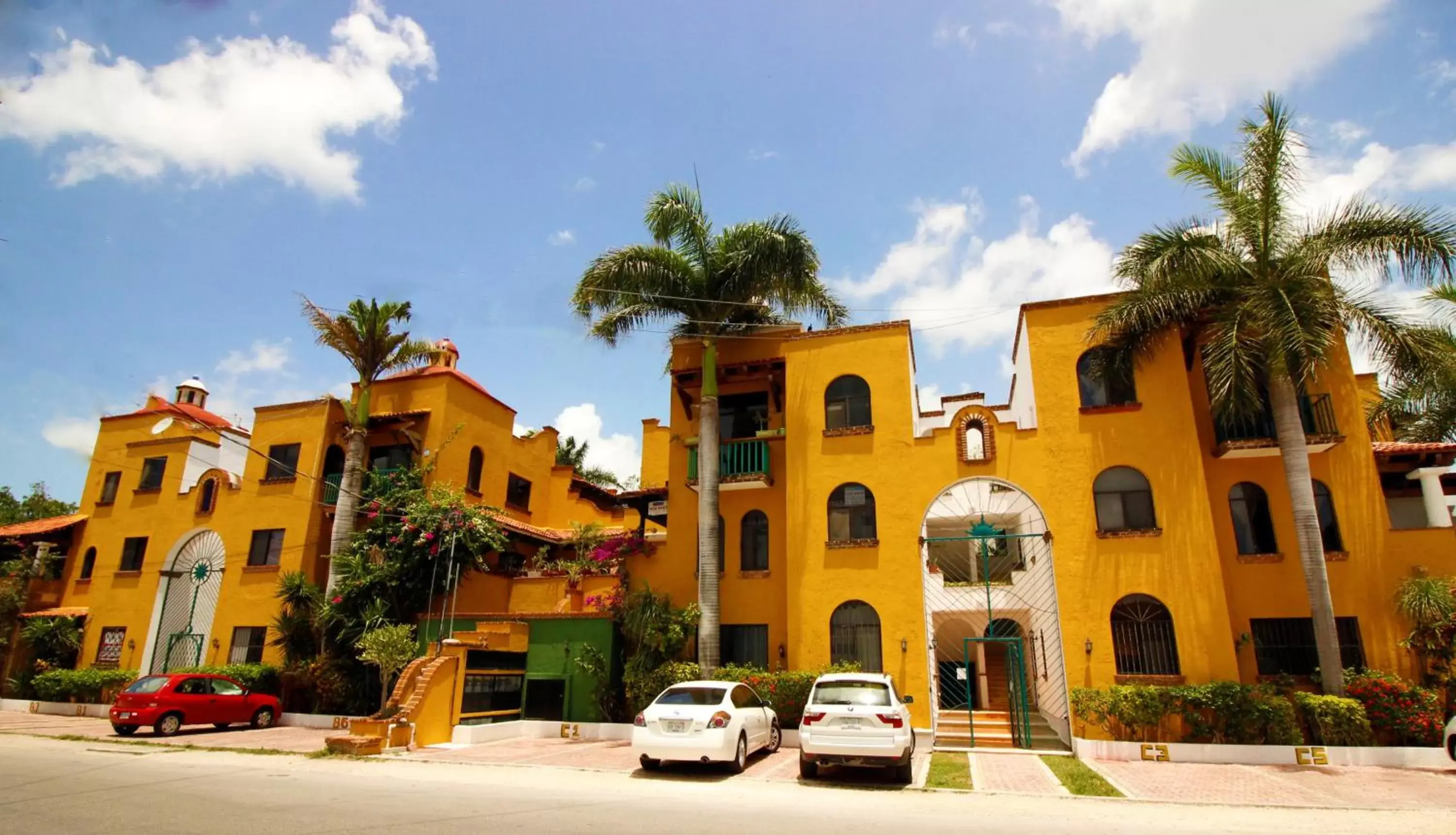 Facade/entrance, Property Building in Maya Vacanze Playa Alegria