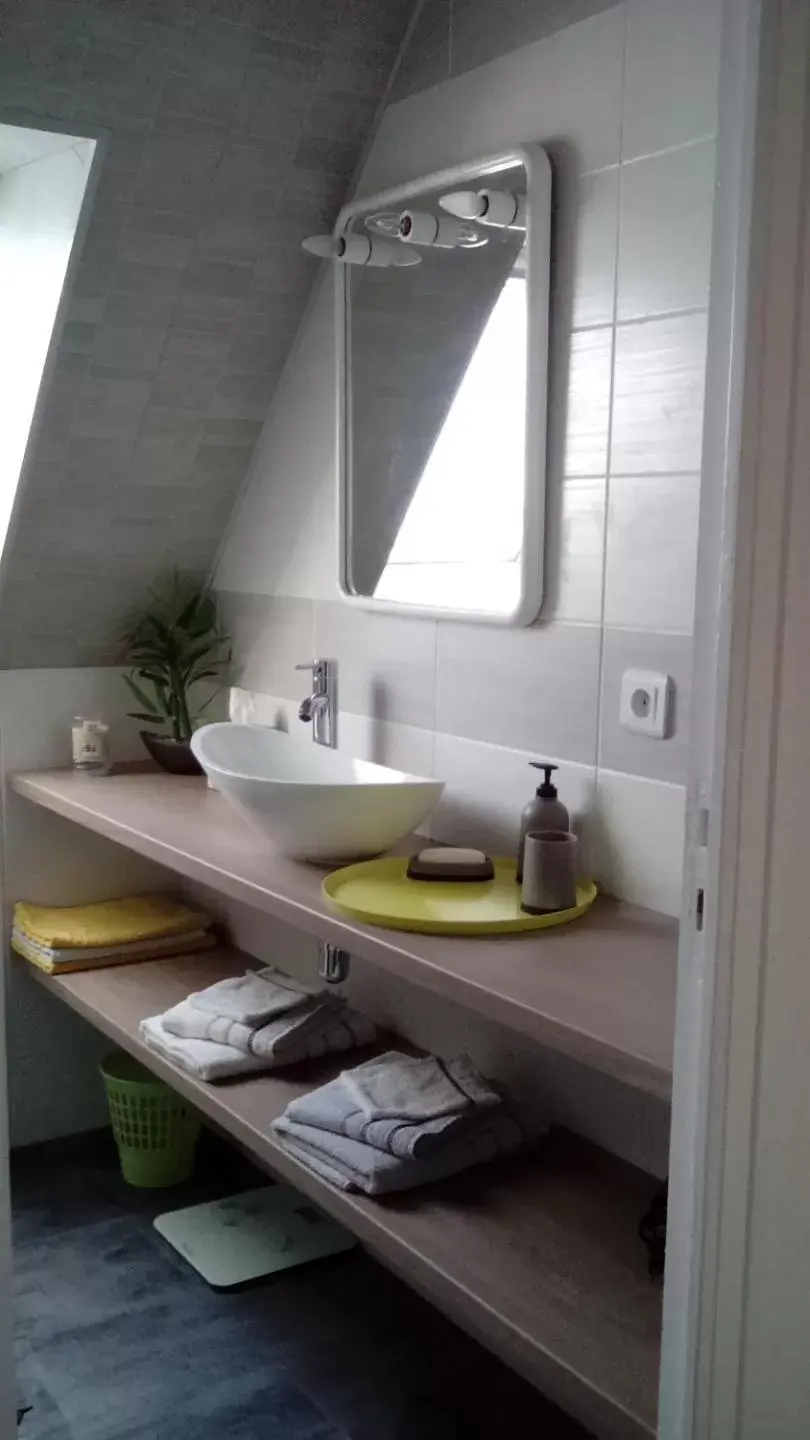 Bathroom in 1 chambre d'hôte entre terre et mer