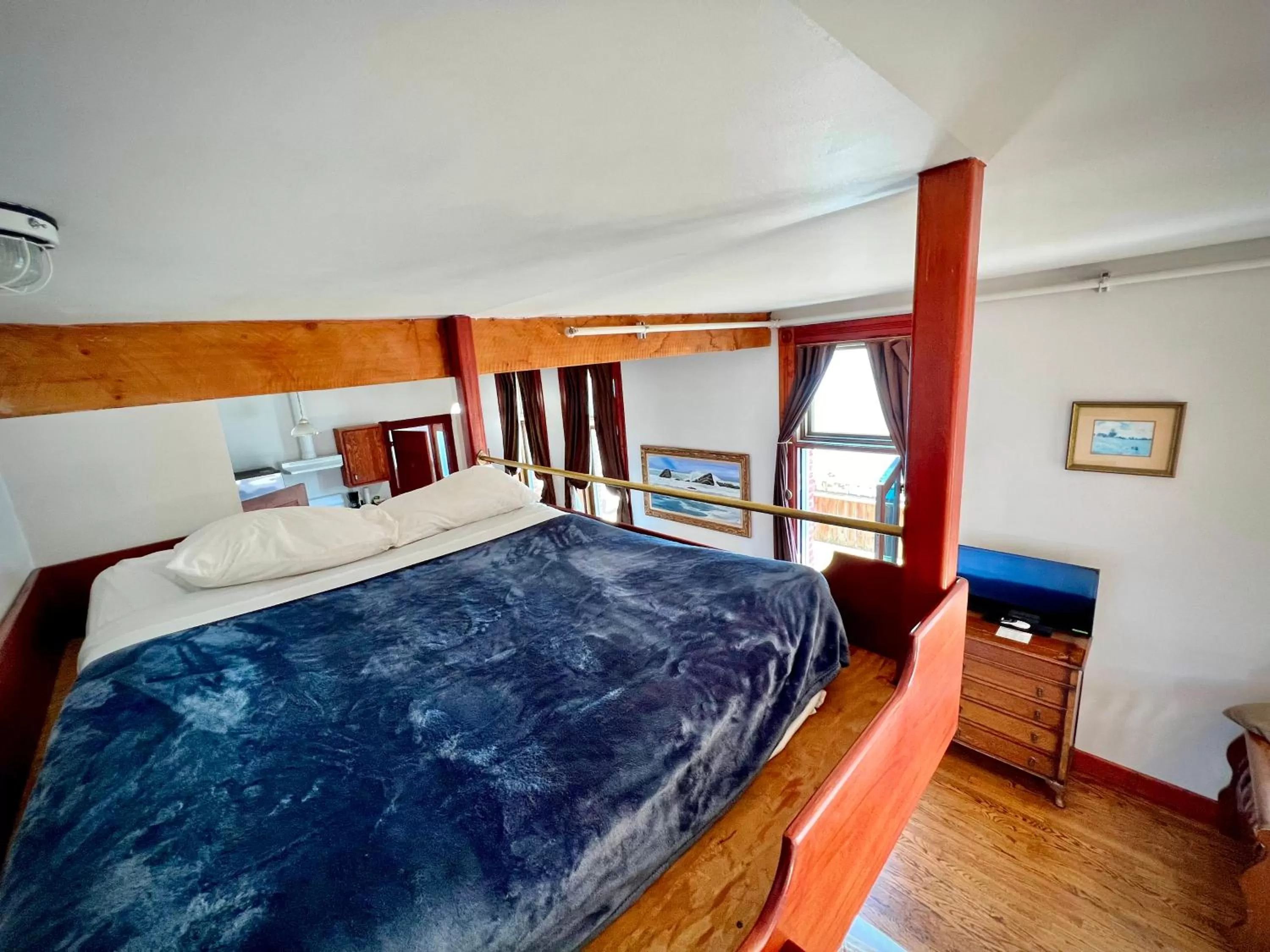 Bed in The Monarch Hotel