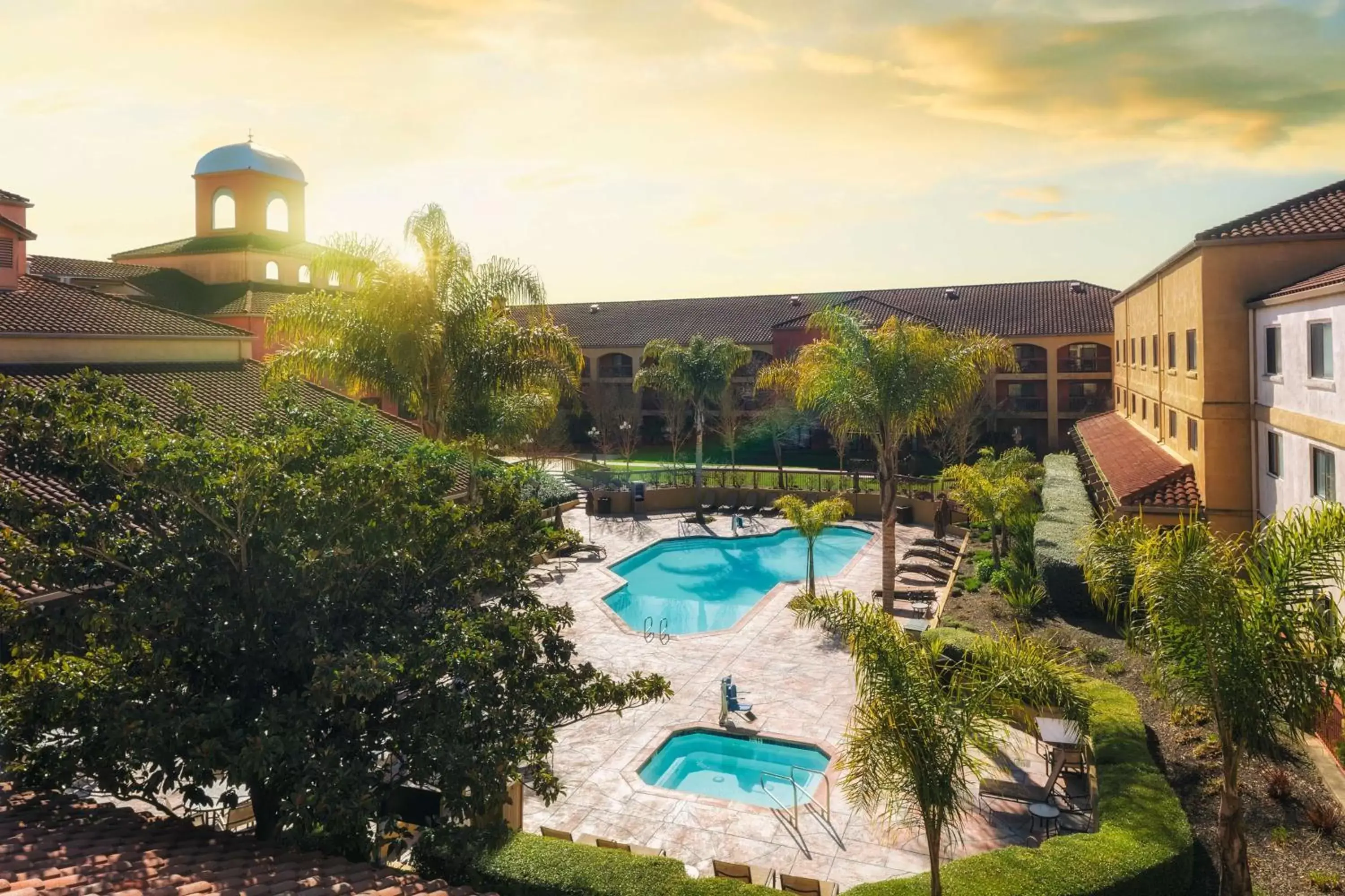 Swimming pool, Pool View in DoubleTree by Hilton Sonoma Wine Country