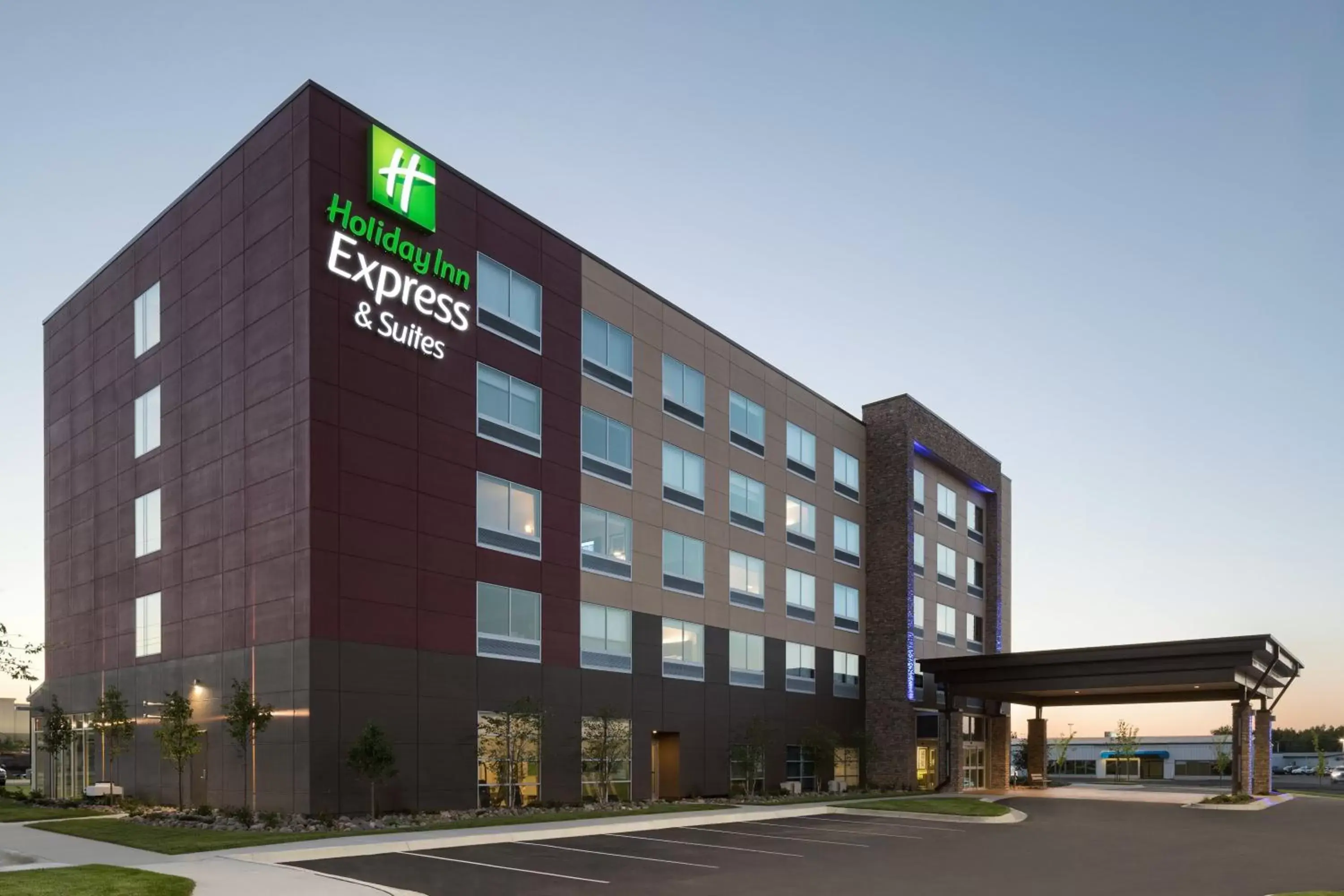 Property building in Holiday Inn Express & Suites Duluth North - Miller Hill, an IHG Hotel
