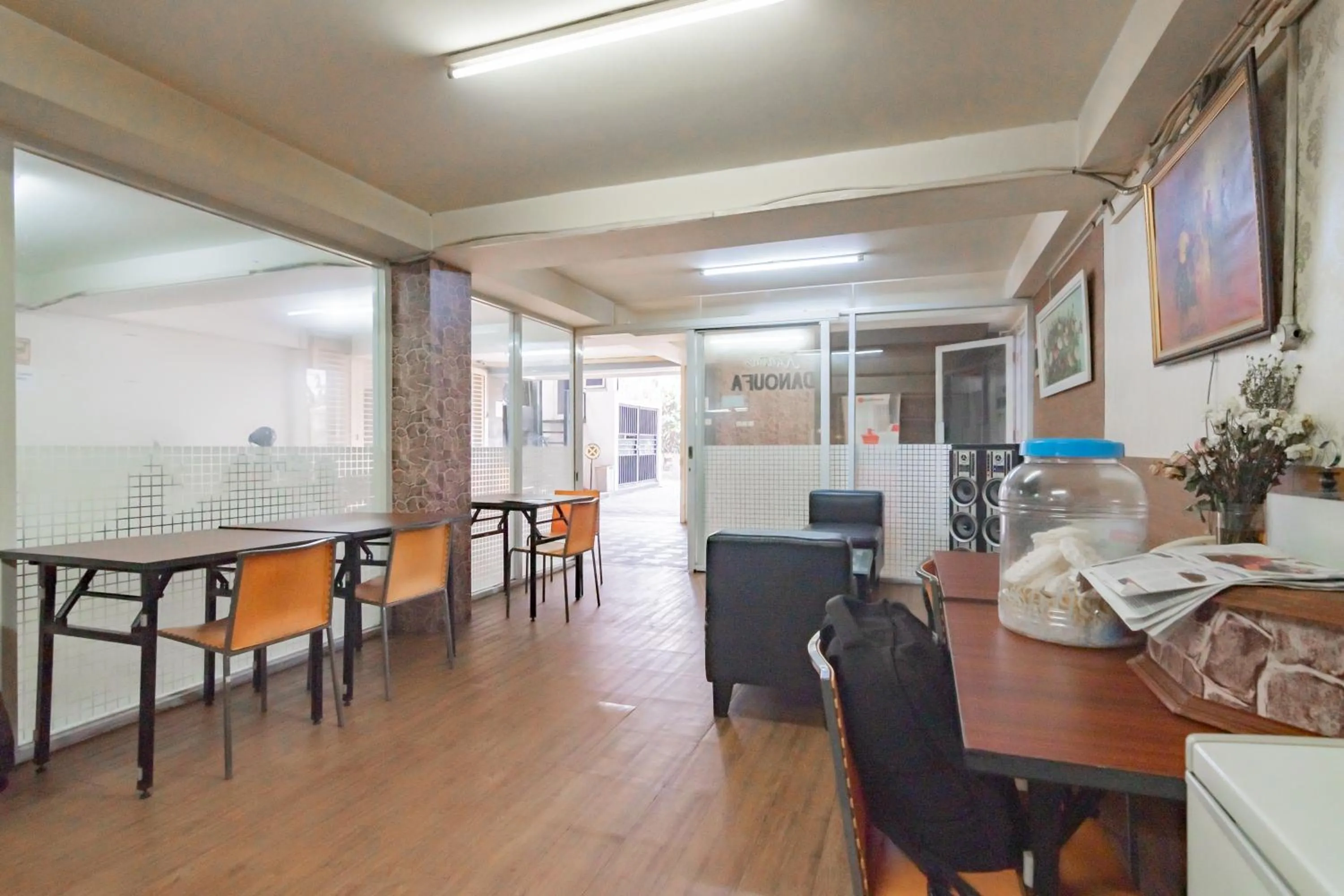 Restaurant/places to eat in RedDoorz near Gedung Sate 2