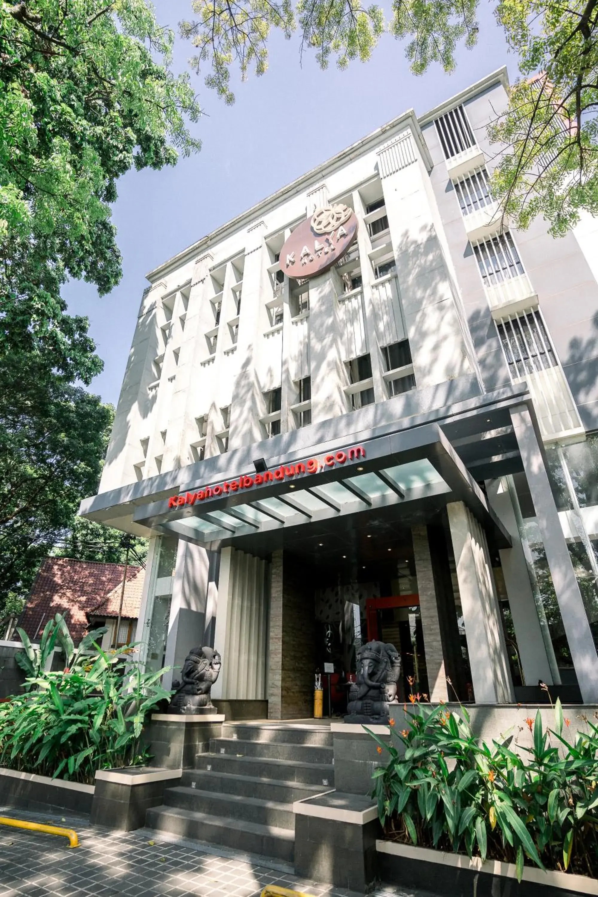 Property building in Kalya Hotel Bandung Dago Property building in Kalya Hotel Bandung Dago