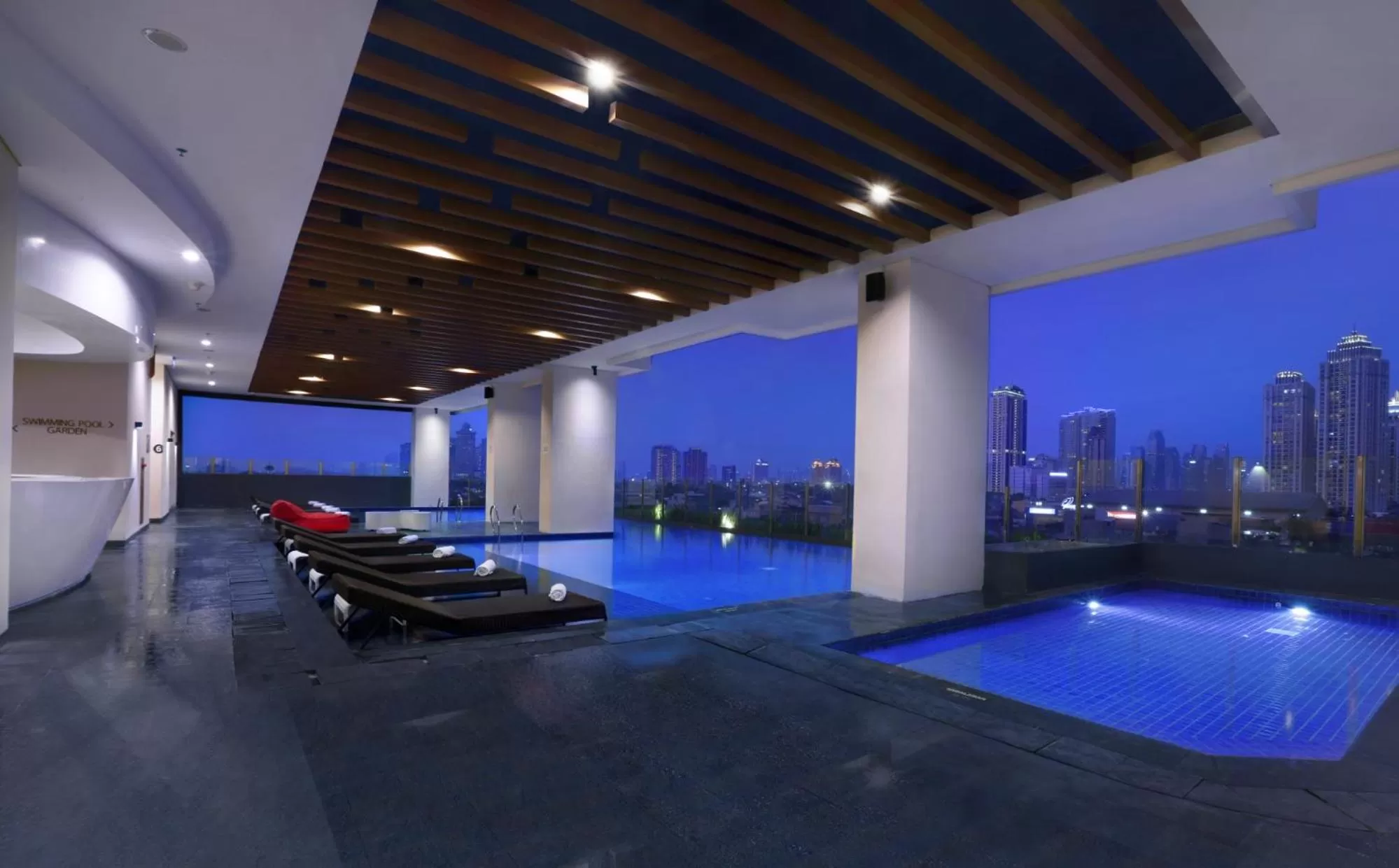 Swimming pool in Hotel Neo+ Kebayoran Jakarta