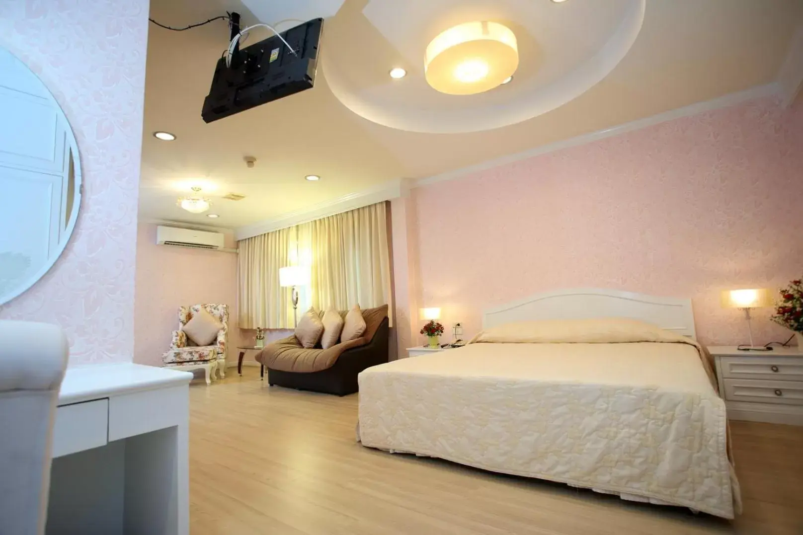 Bed in PJ Watergate Hotel Bed in PJ Watergate Hotel