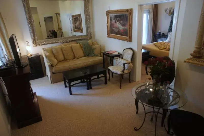 Seating Area in The Columbia Inn at Peralynna