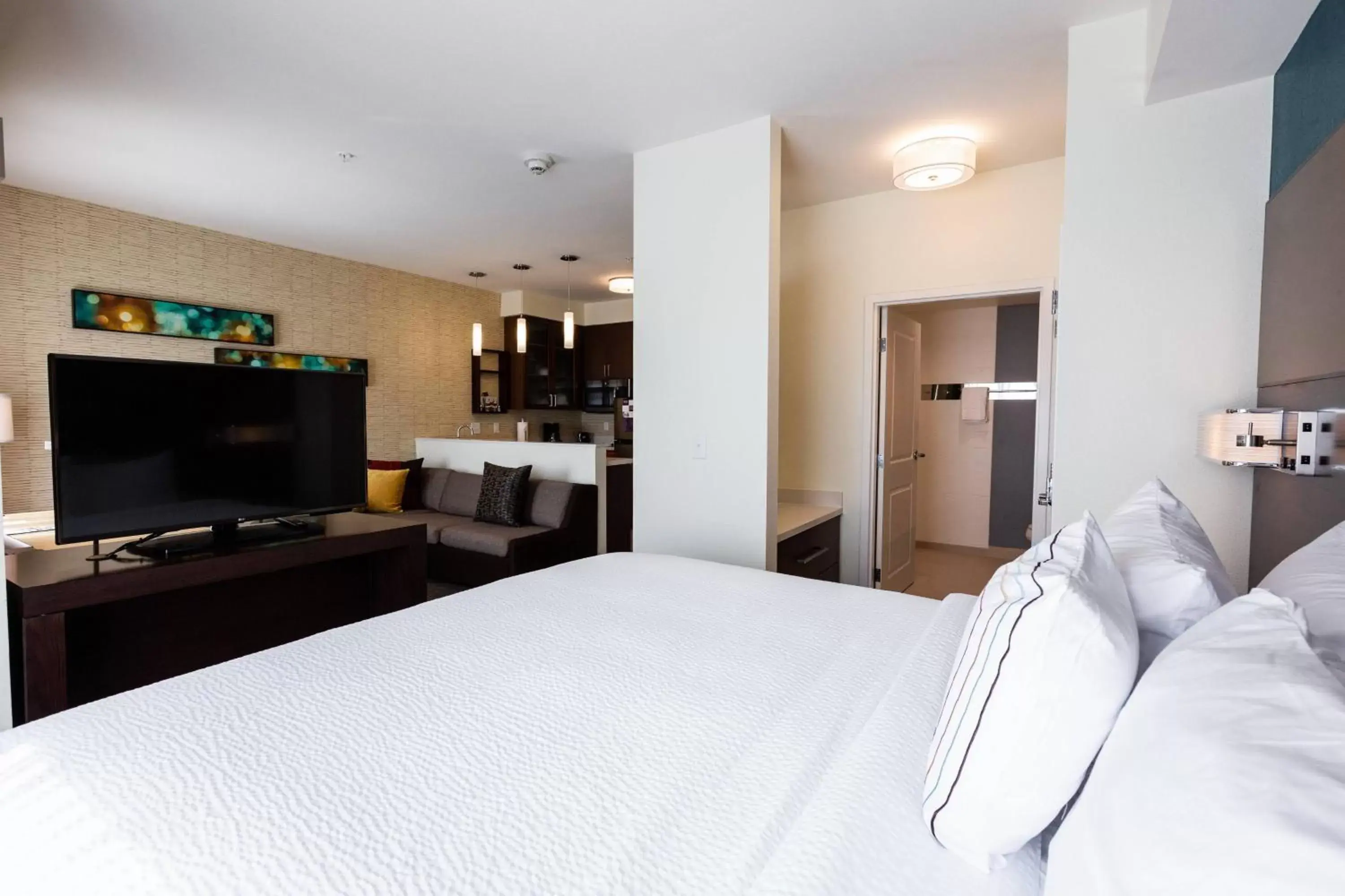 Photo of the whole room, Bed in Residence Inn by Marriott Oklahoma City Airport