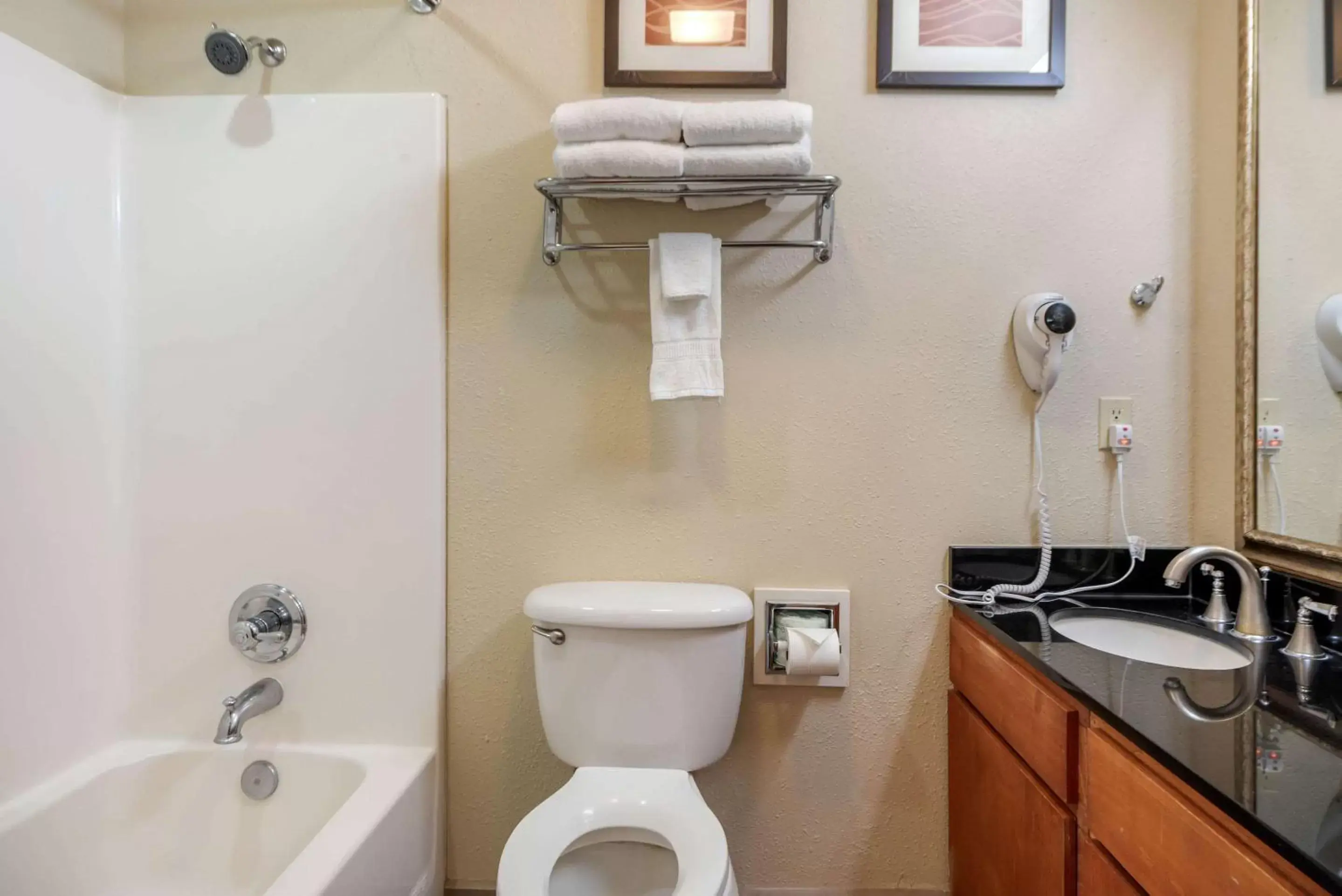 Photo of the whole room, Bathroom in Comfort Inn & Suites Alamosa