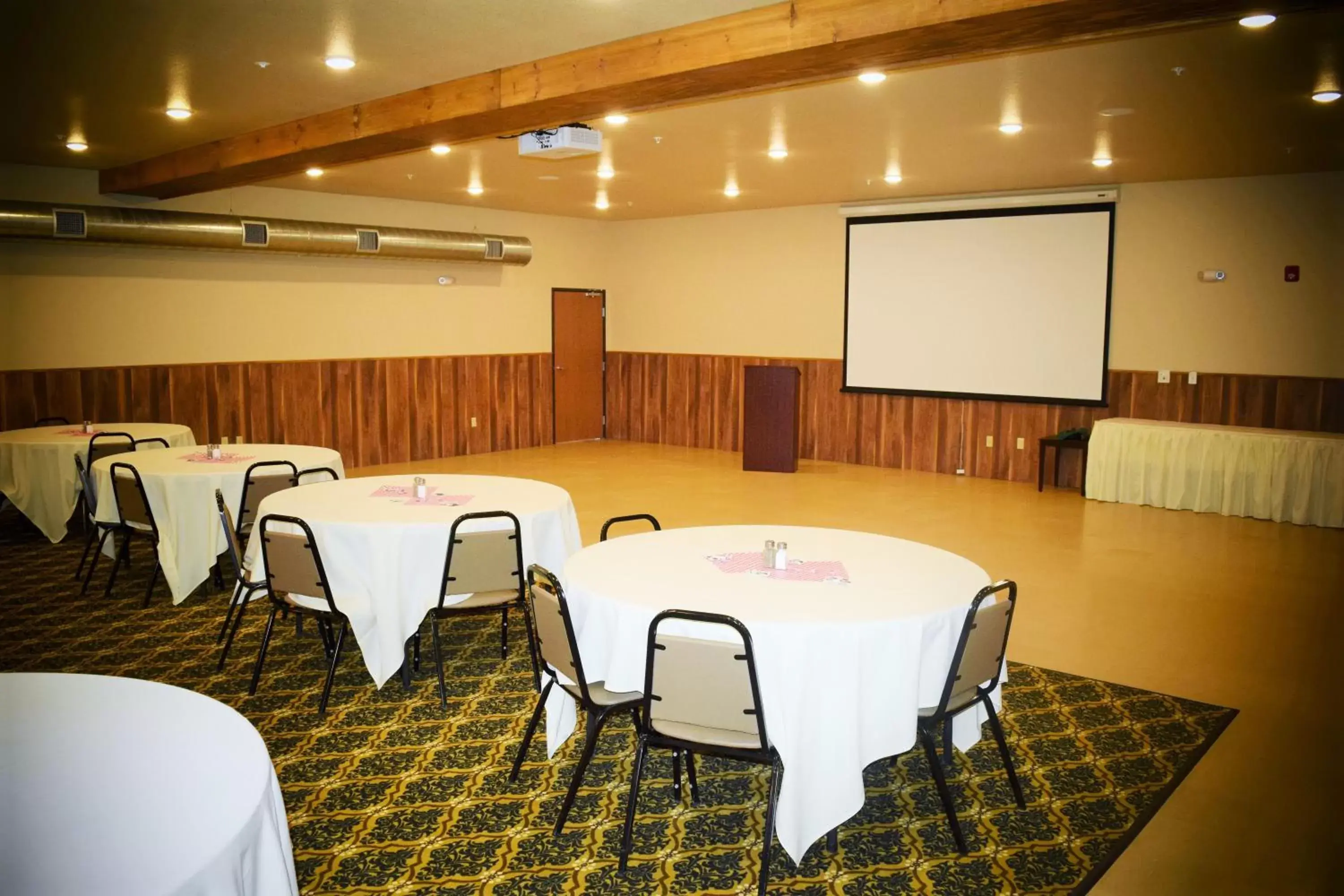 Banquet/Function facilities in Newcastle Lodge & Convention Center