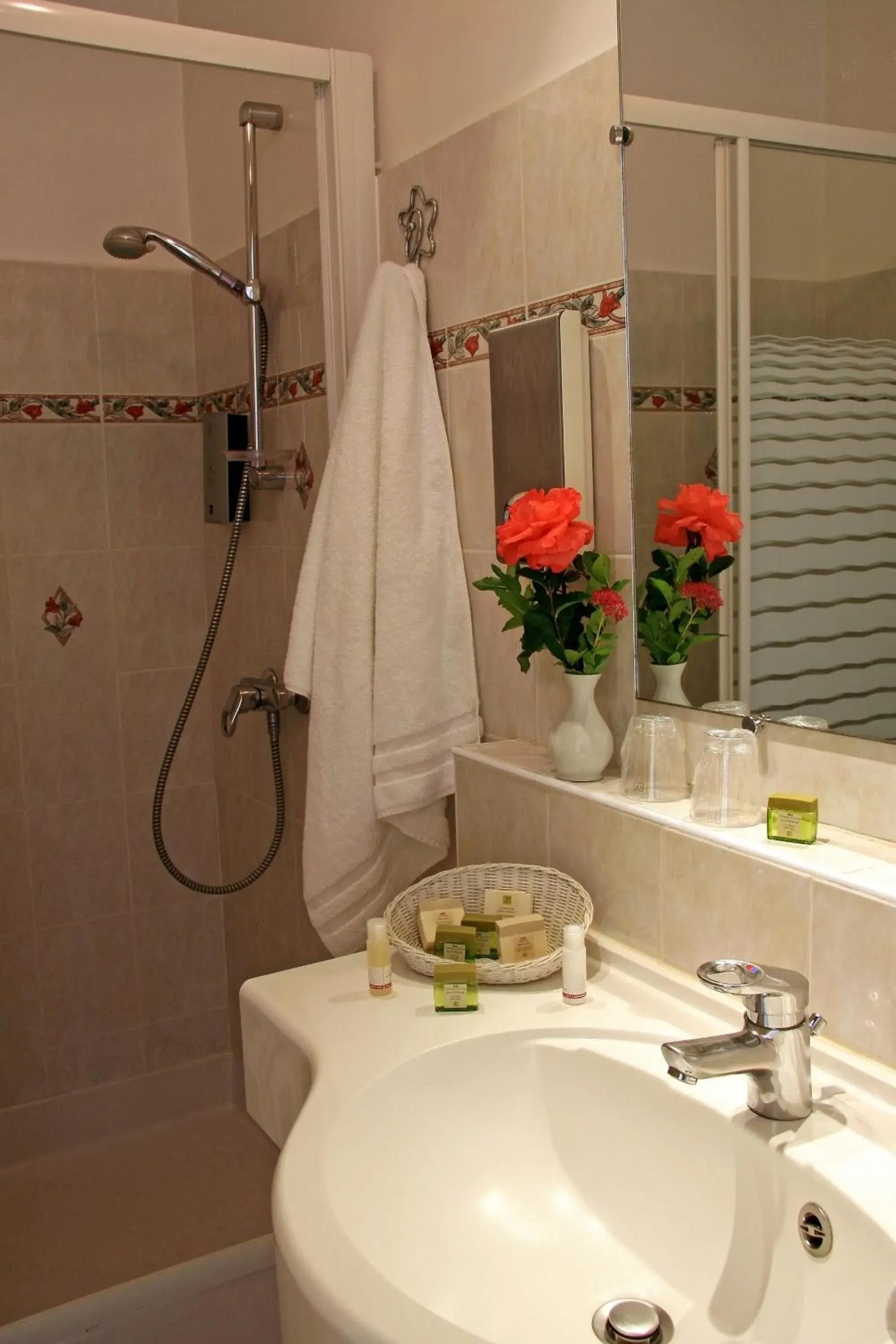 Bedroom, Bathroom in Grand Hôtel de Lyon