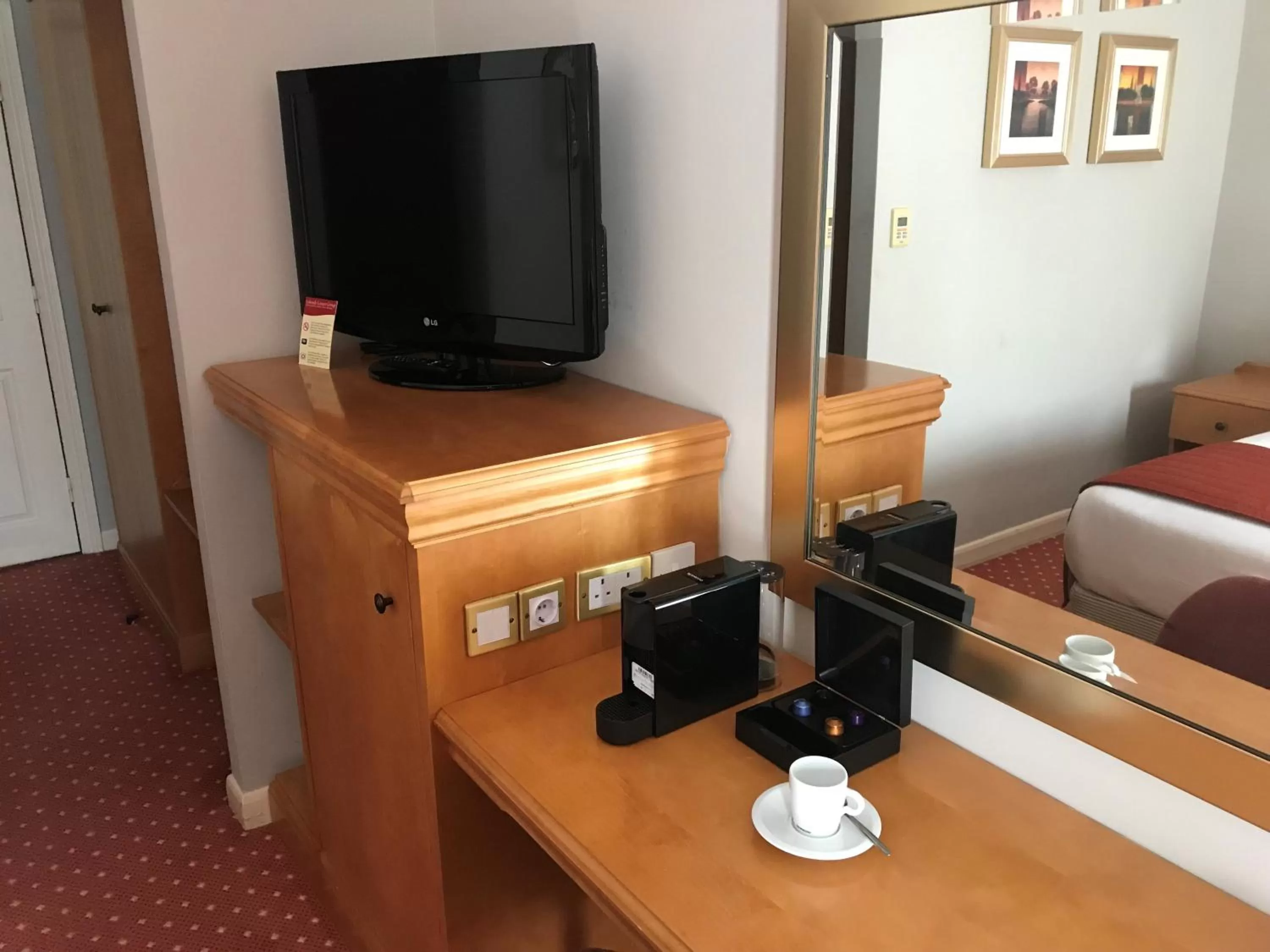 TV and multimedia, Bed in Lakeside International Hotel
