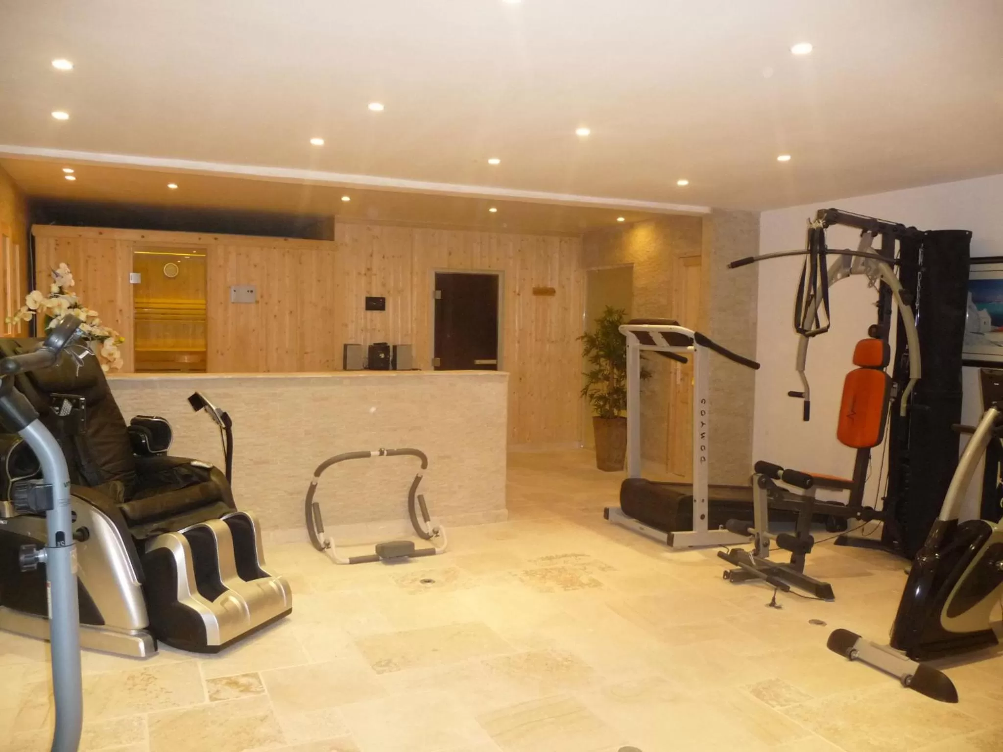 Fitness Center/Facilities in Chambre d'hôte "HAVRE DE PAIX" Prestige jacuzzi, hammam, sauna, PISCINE Mougins Cannes Grasse
